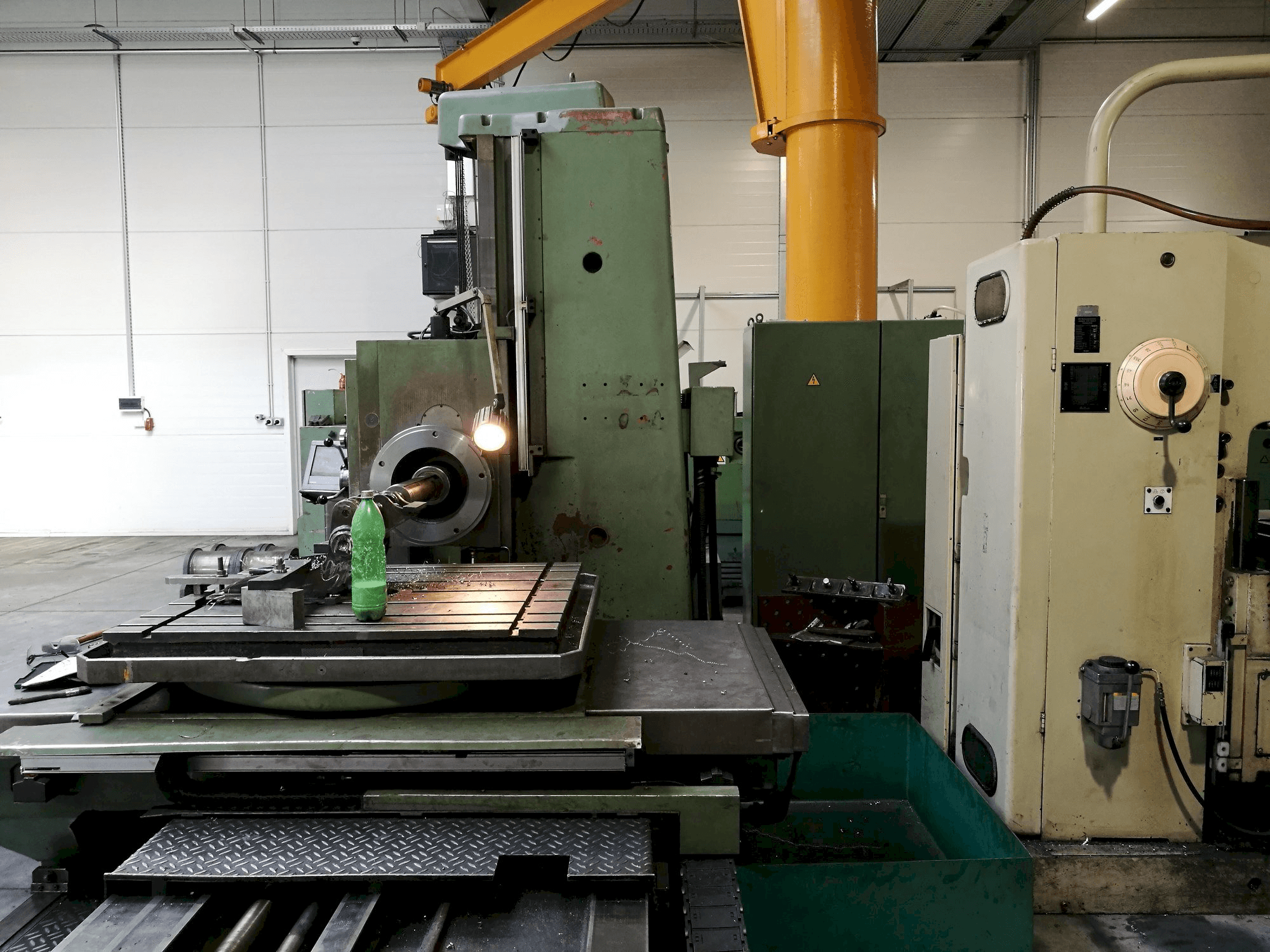 Vista frontale della macchina TOS WHN 9B