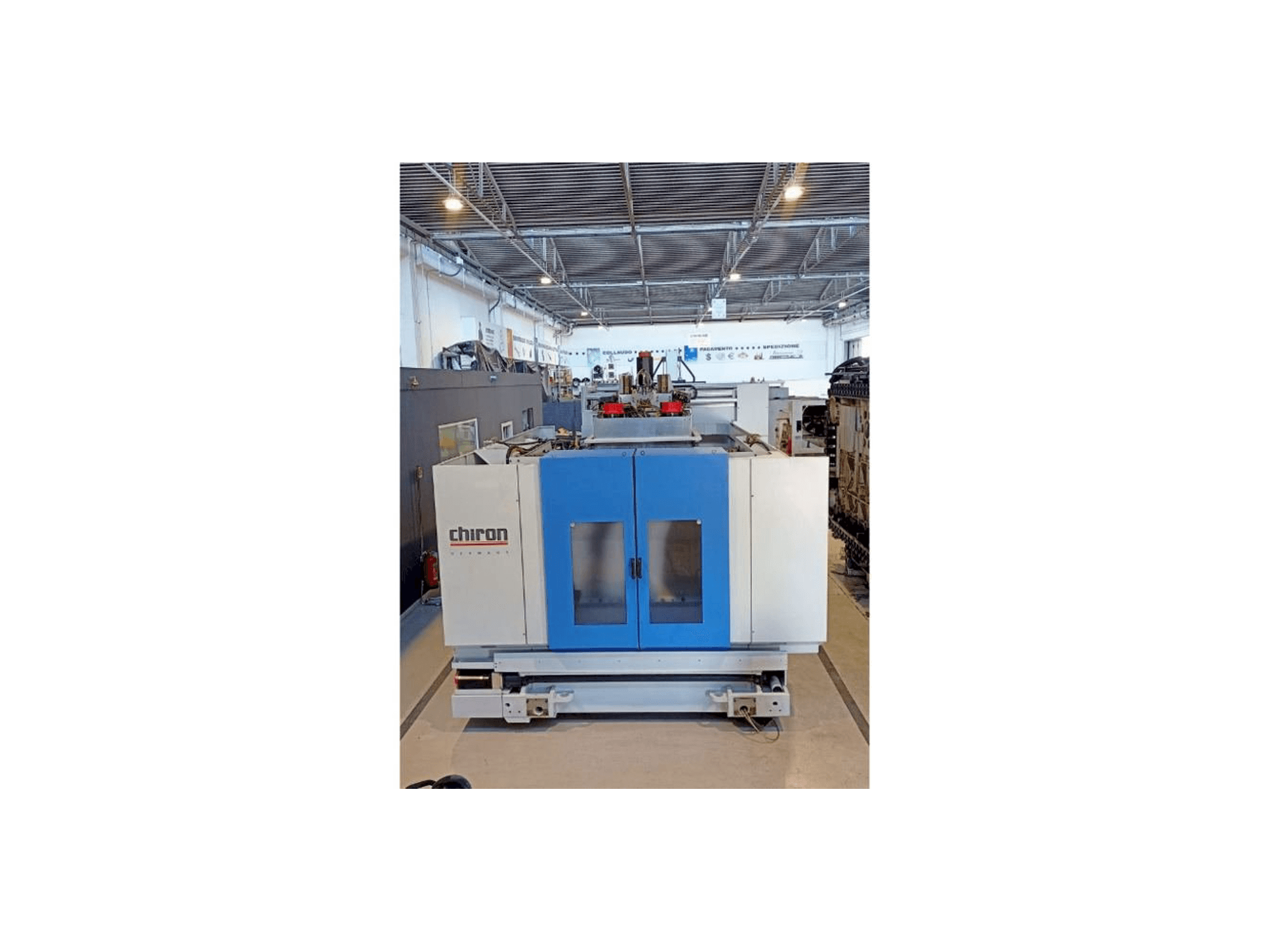 Vista frontale della macchina CHIRON DZ24 WM HS