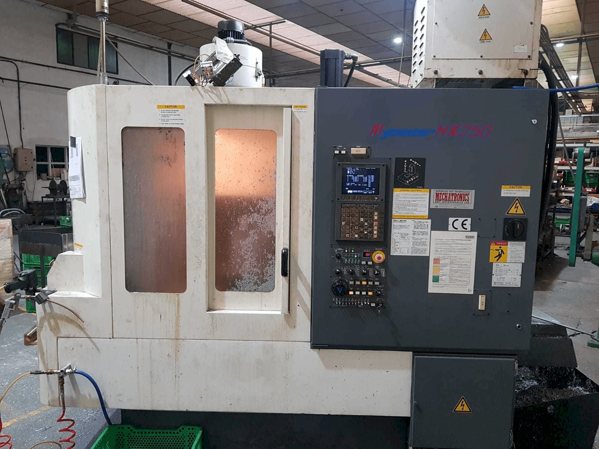 Vista frontale della macchina Kitamura Mycenter HX250