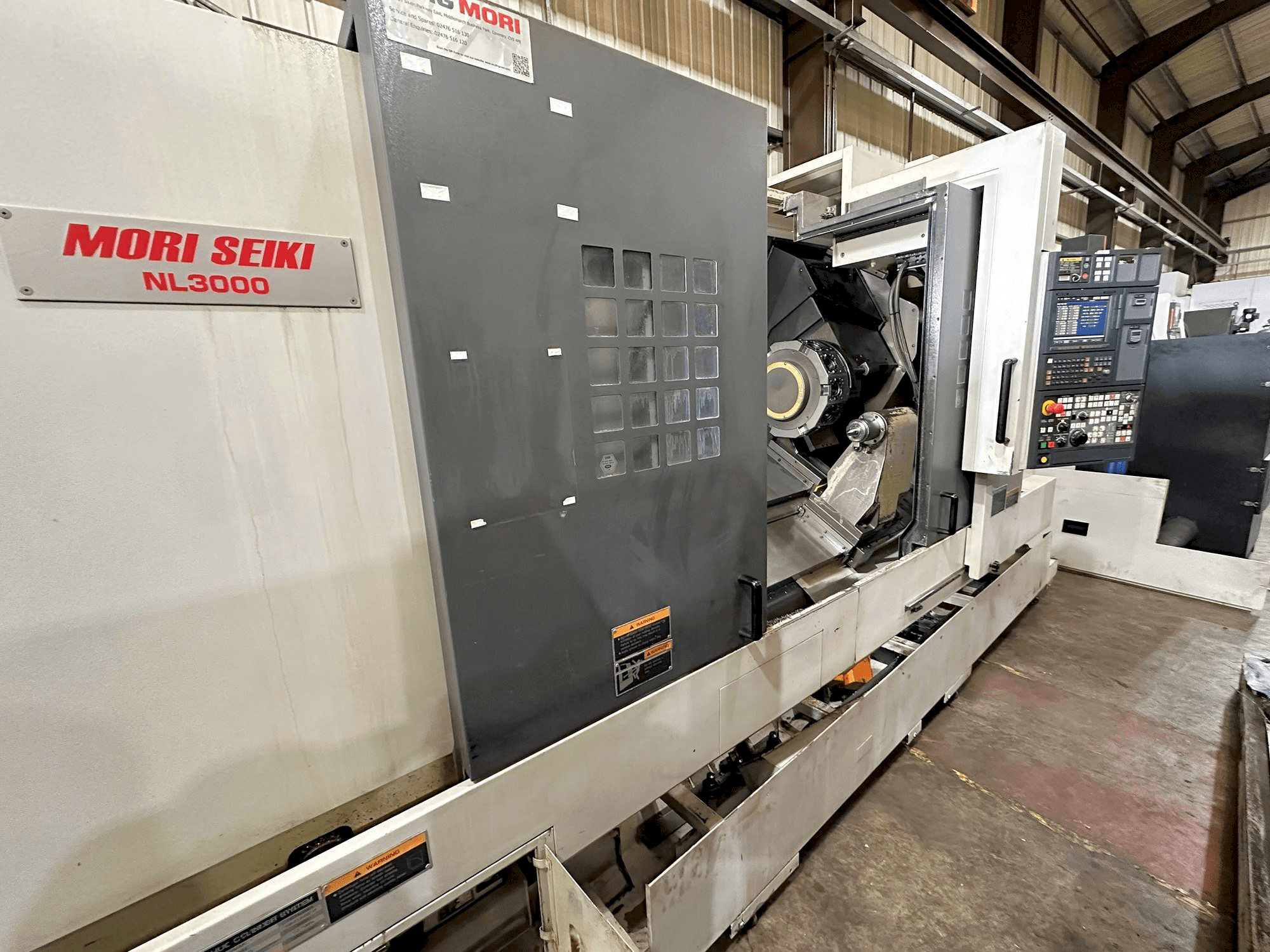 Vista frontale della macchina MORI SEIKI NL3000Y/1250