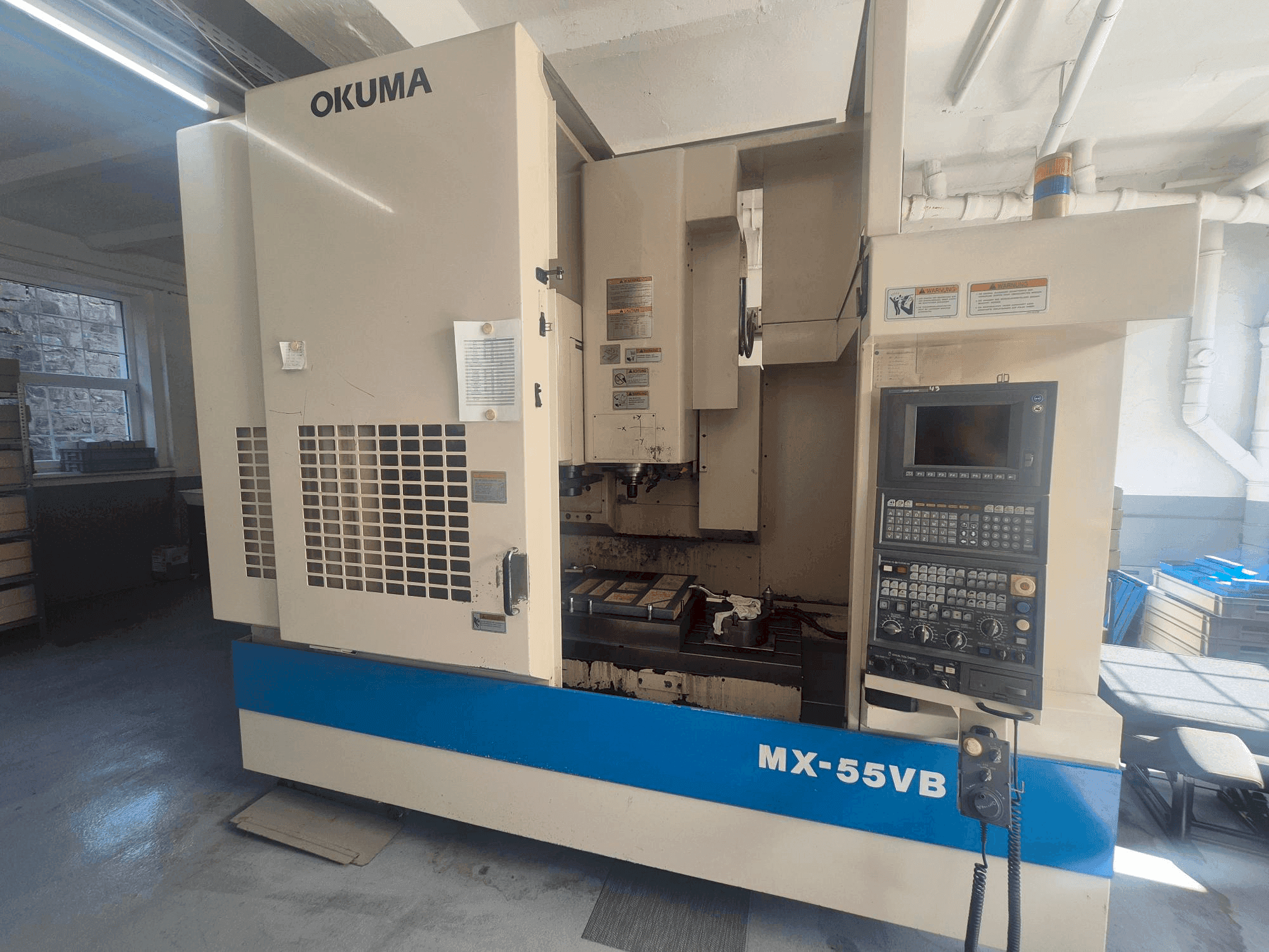 Vista frontale della macchina Okuma MX-55VB