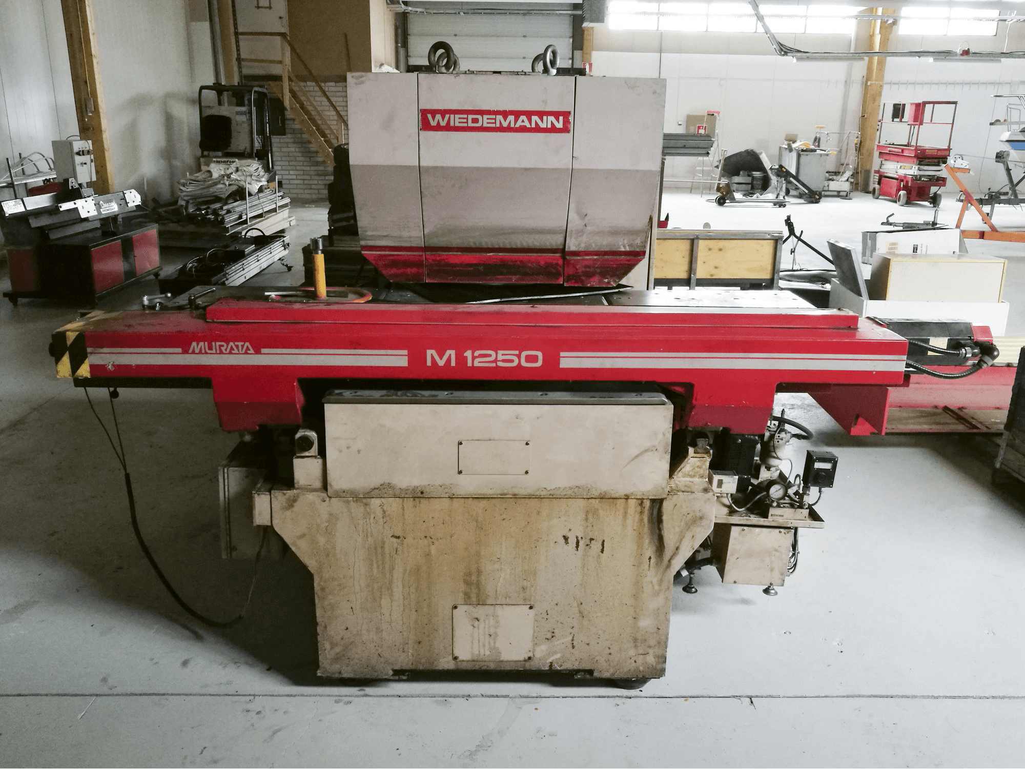 Vista frontale della macchina Murata Wiedemann M-1250