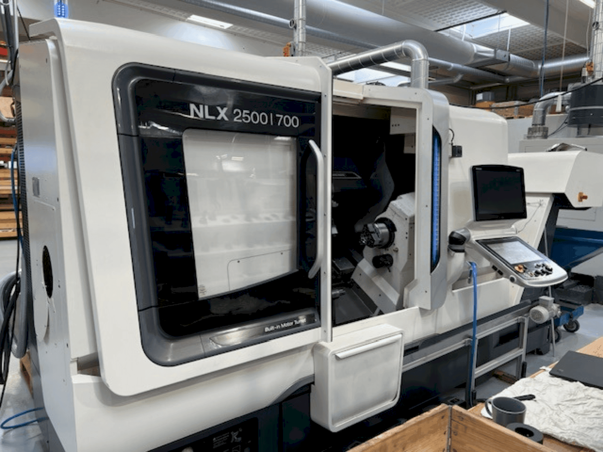 Vista frontale della macchina DMG MORI NLX2500SY/700