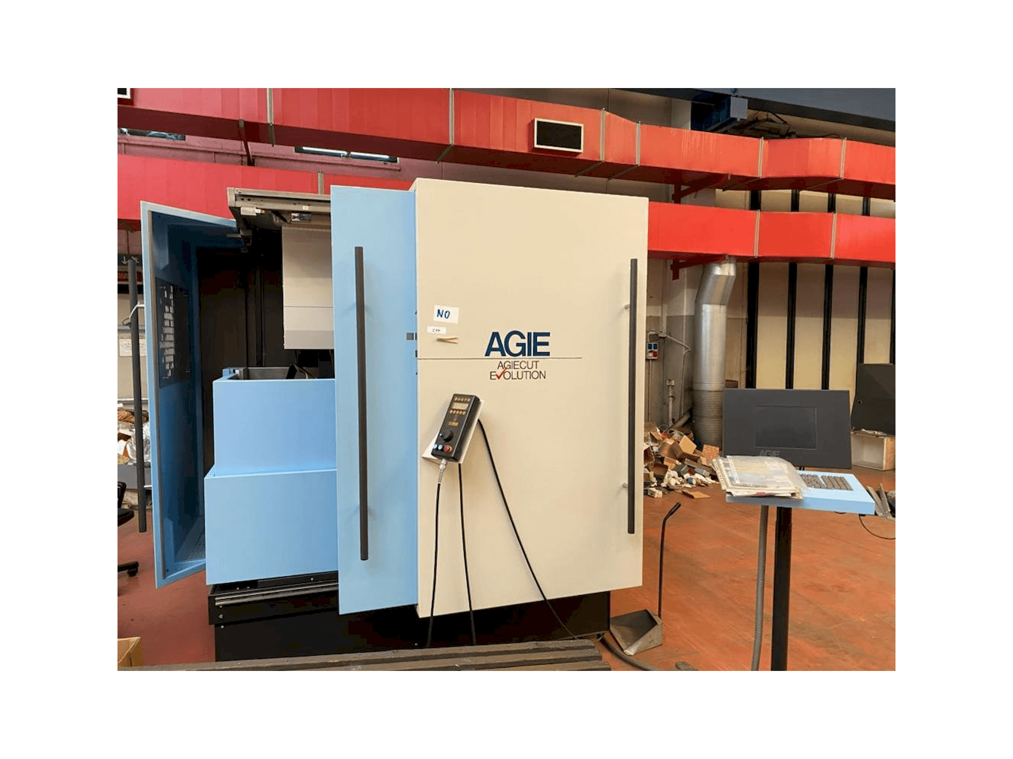 Vista frontale della macchina AGIE AGIEMATIC + AGIEPULS 60 HSF