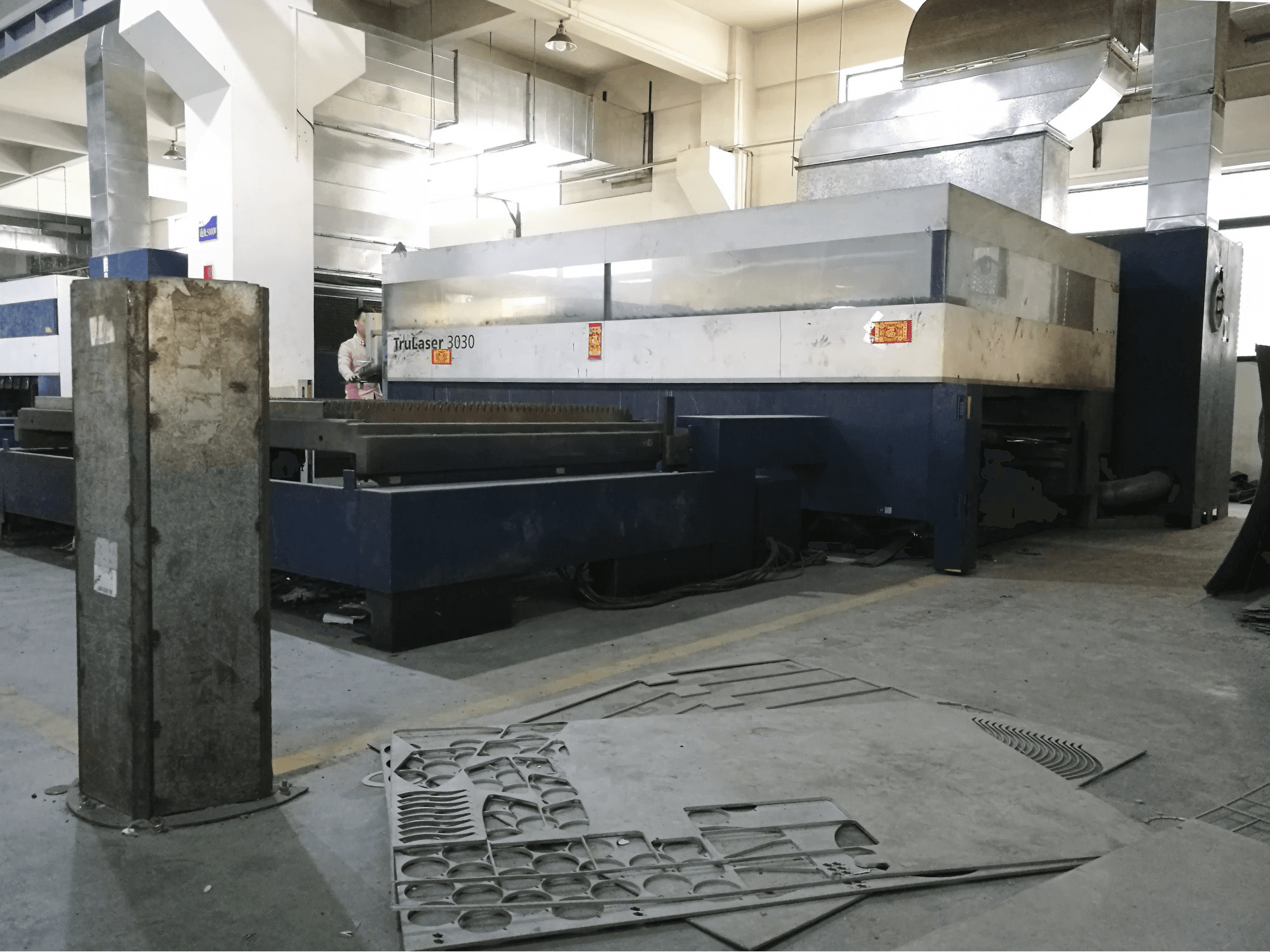 Vista lato sinistro della macchina Trumpf TruLaser 3030