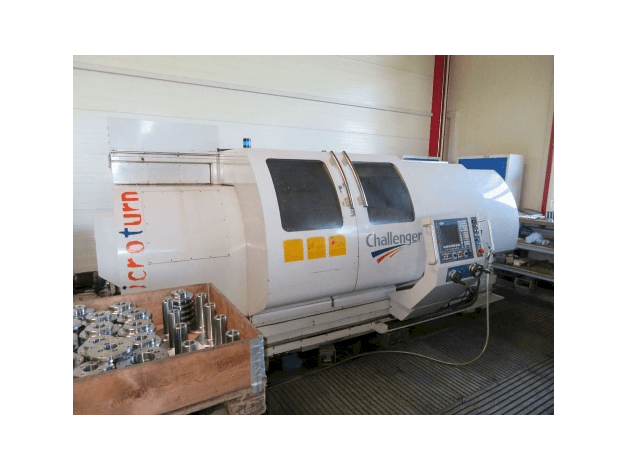 Vista frontale della macchina Challenger Microturn BNC 2680