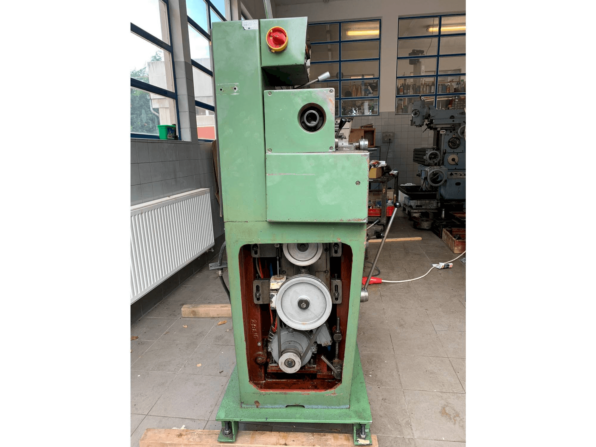 Vista frontale della macchina TOS Sm 16-A