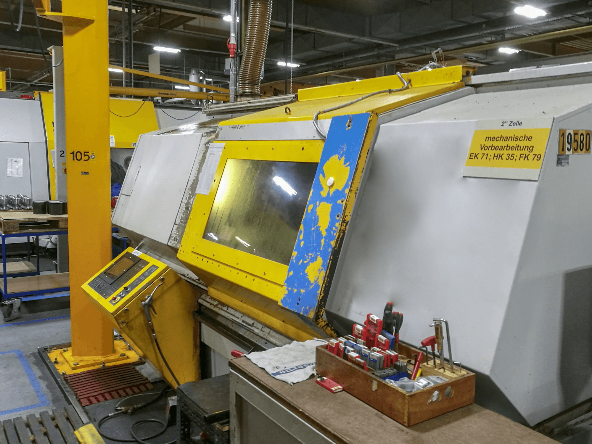 Vista lato destro della macchina OERLIKON BOEHRINGER VDF 250 C-F