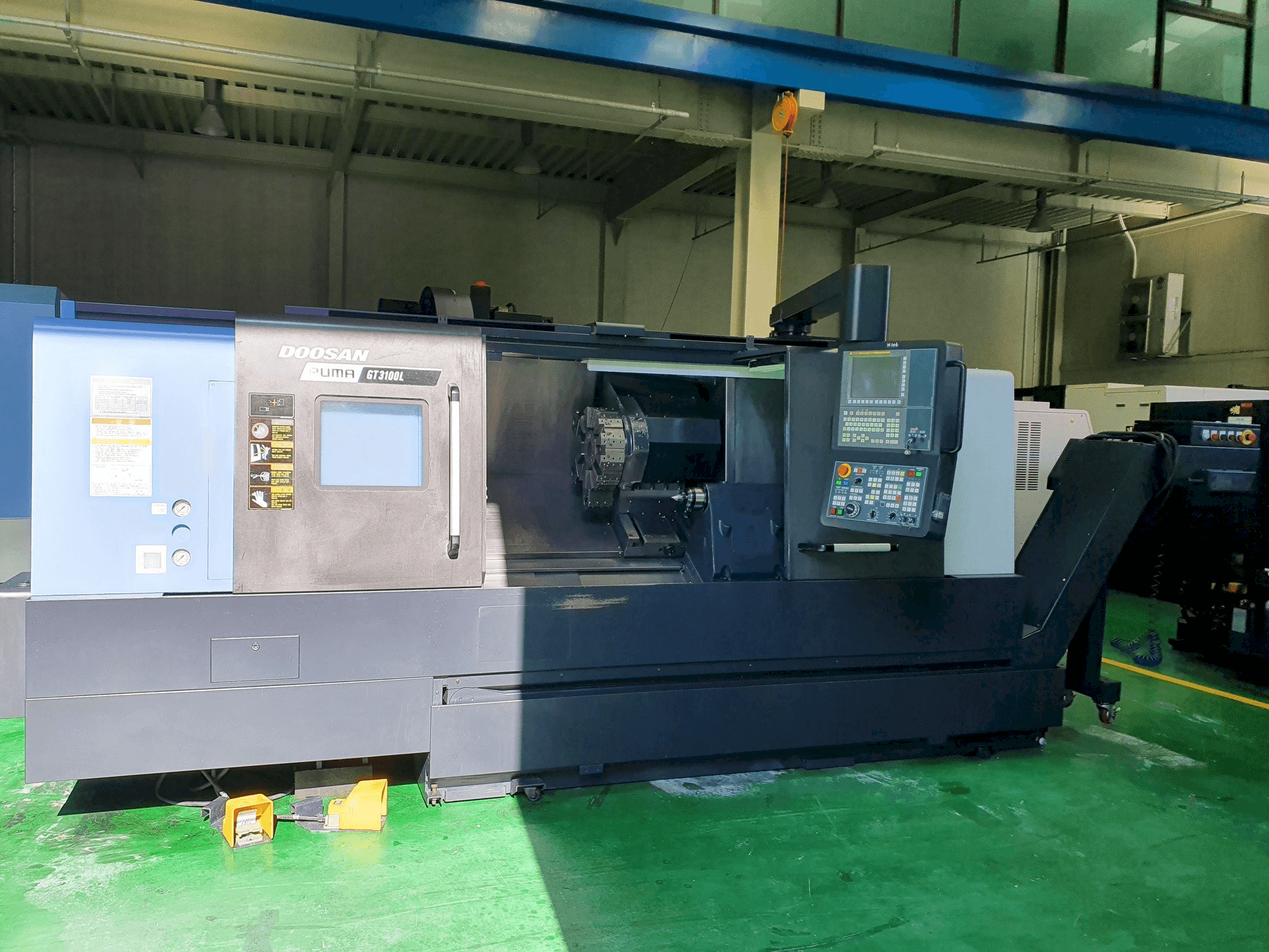 Vista frontale della macchina Doosan PUMA GT3100L