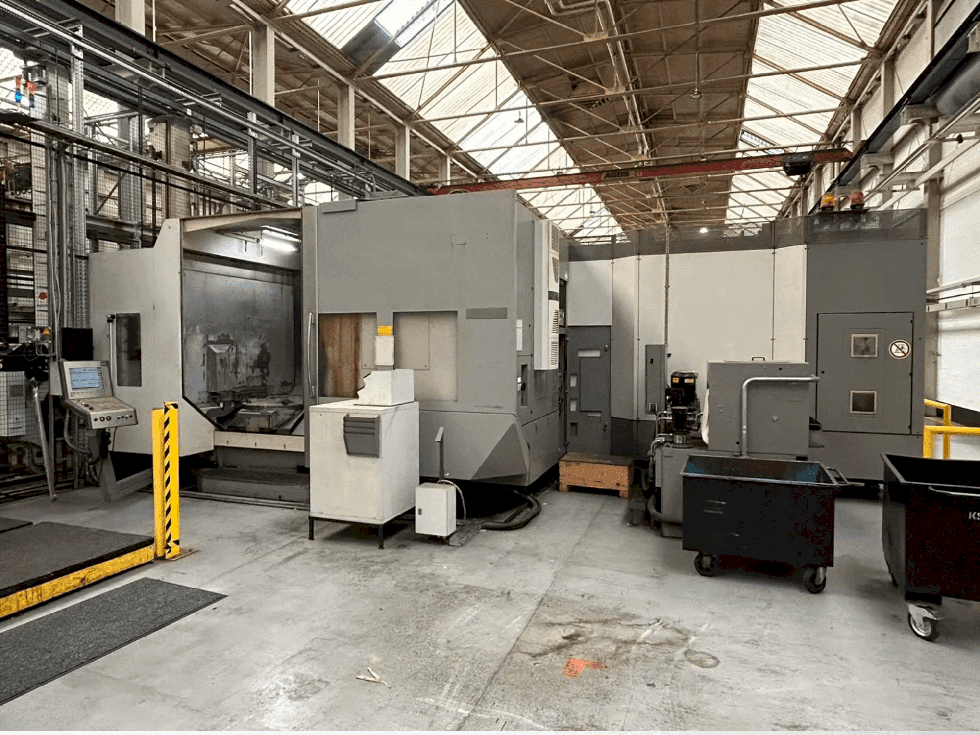 Vista frontale della macchina DMG DMC 100 H