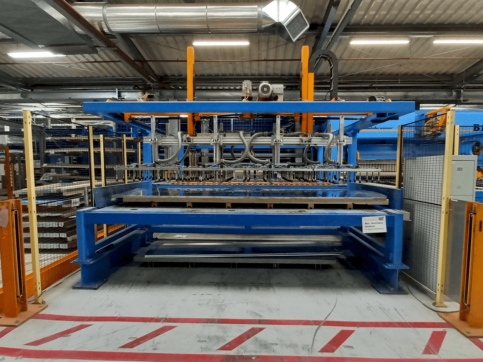 Vista frontale della macchina Weinbrenner B 12