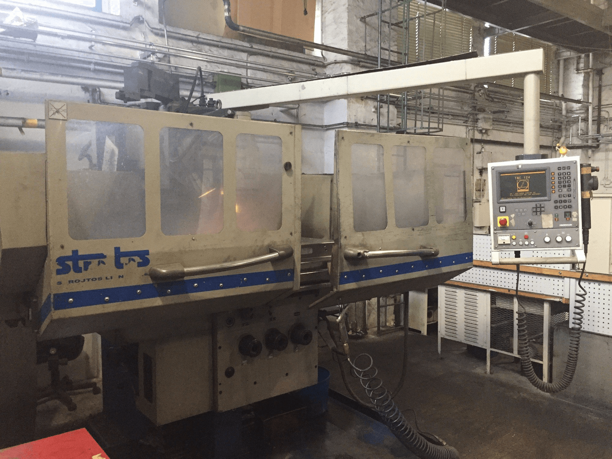 Vista frontale della macchina Strojtos FGS 63 NCP