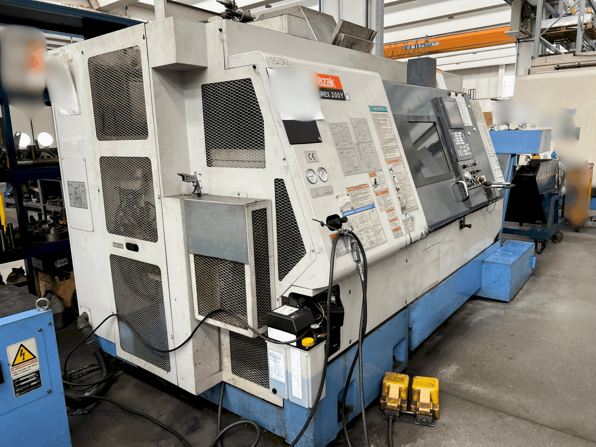 Vista frontale della macchina Mazak INTEGREX 200Y