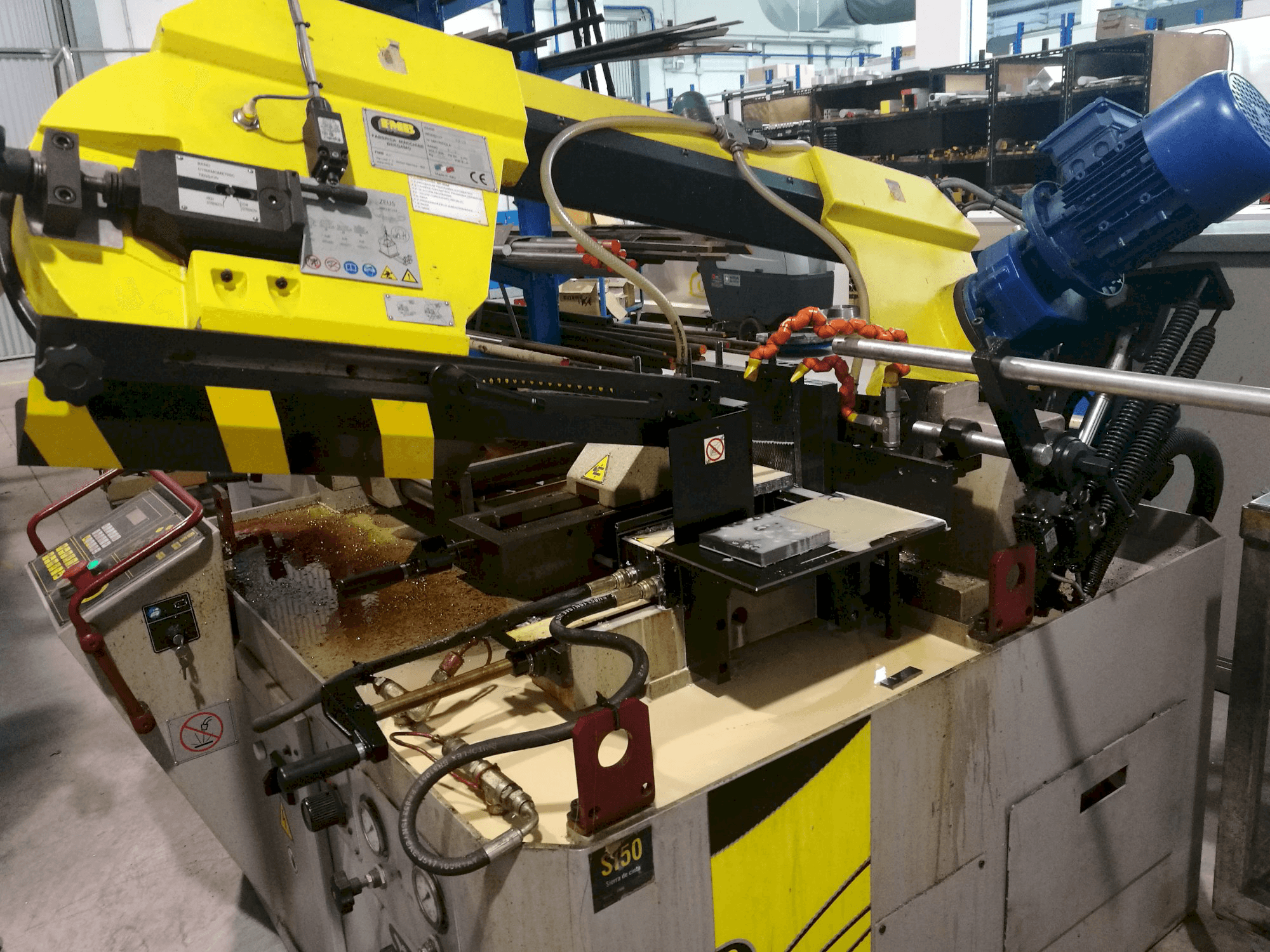 Vista frontale della macchina FMB Zeus