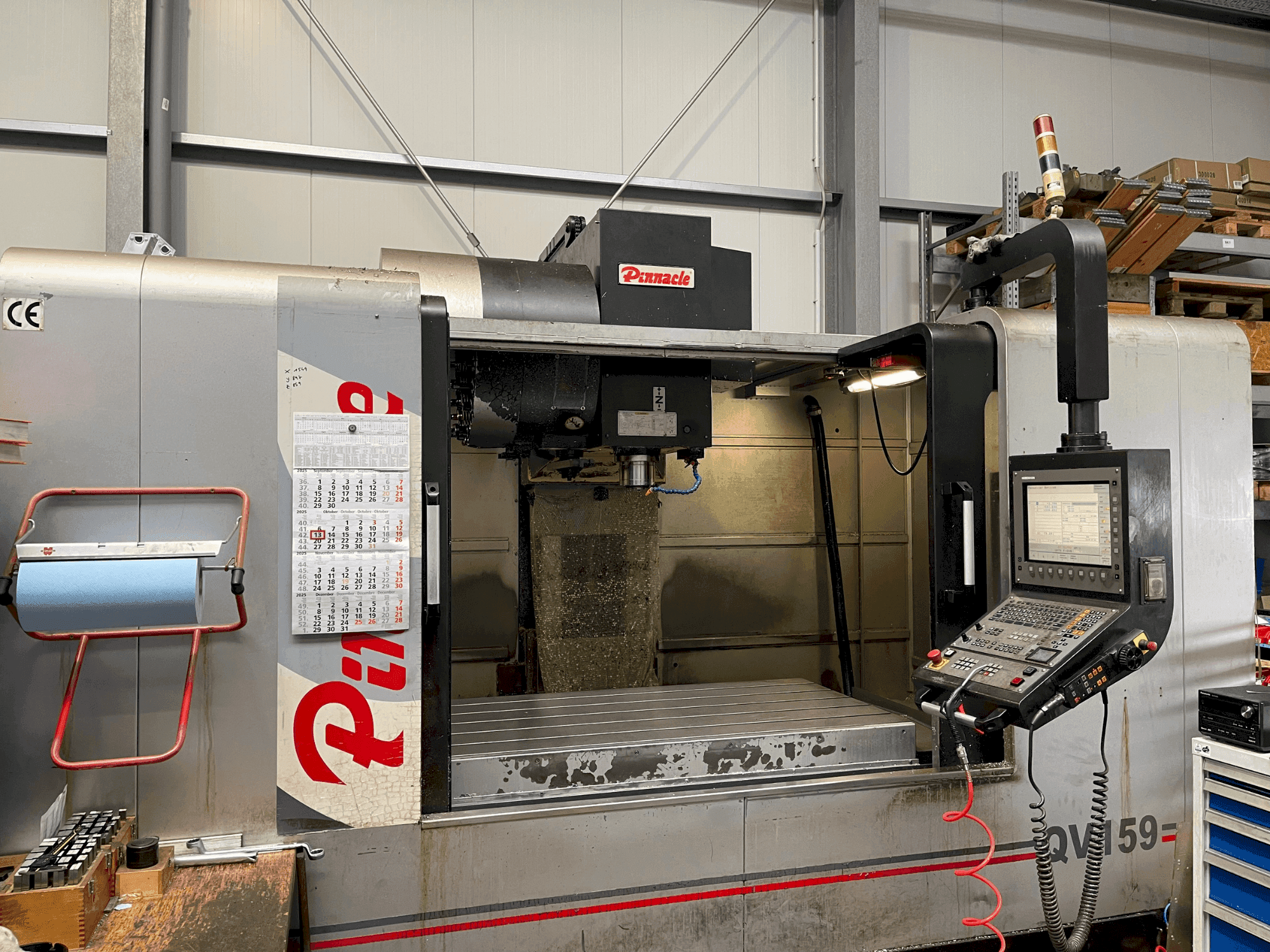 Vista frontale della macchina Pinnacle QV 159