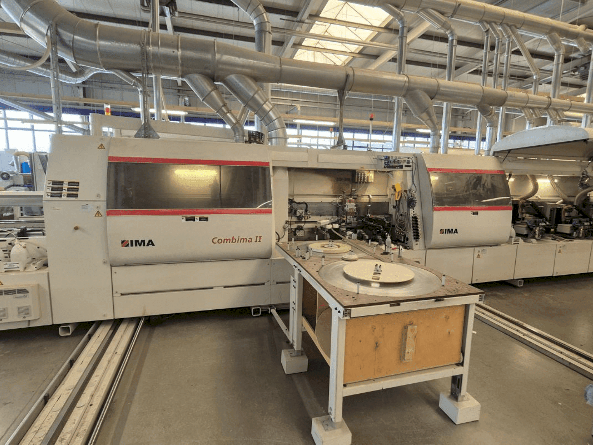 Vista frontale della macchina IMA Combima/II/390/B/L12