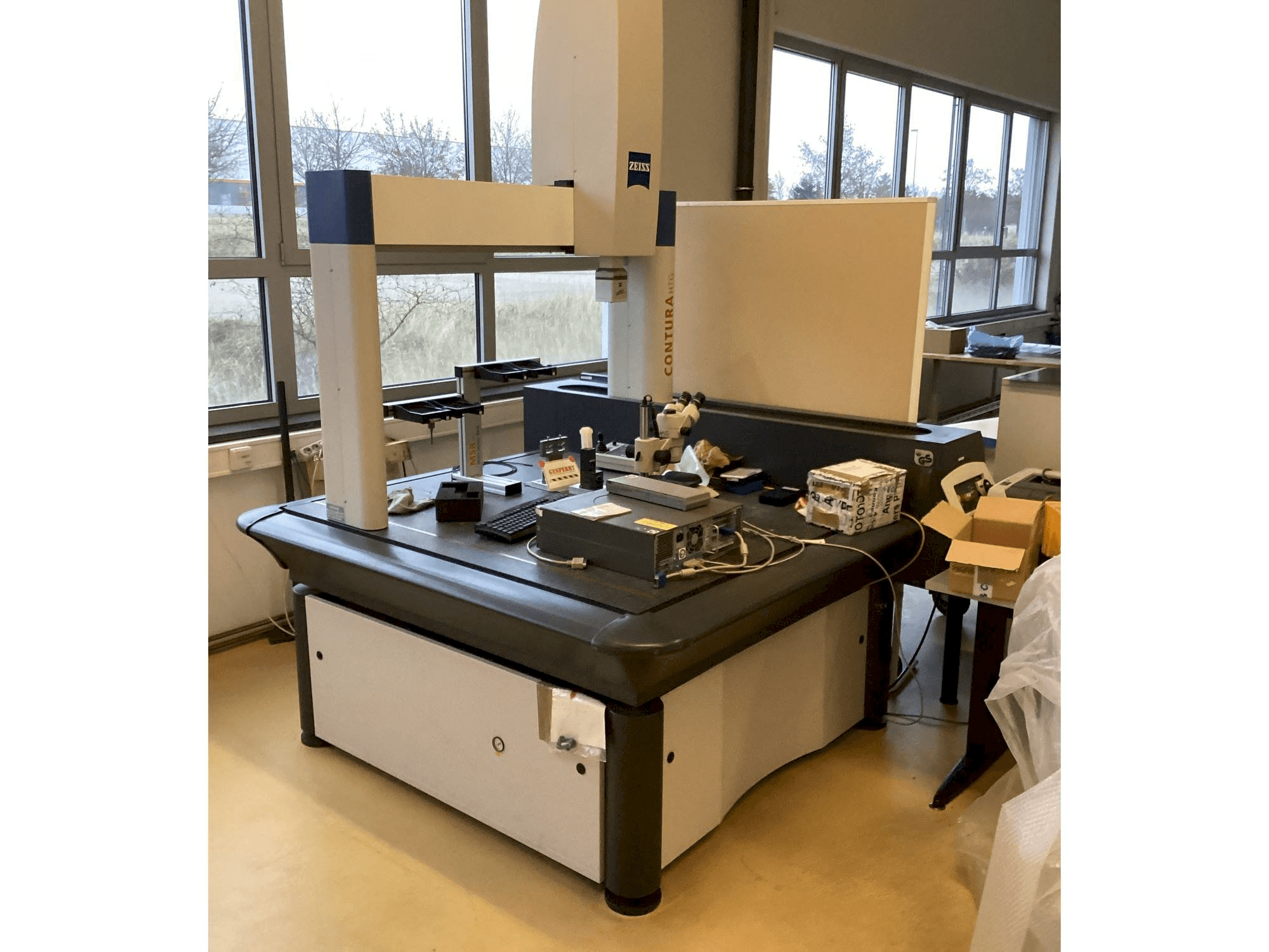 Vista frontale della macchina ZEISS Contura HTG 10/12/6