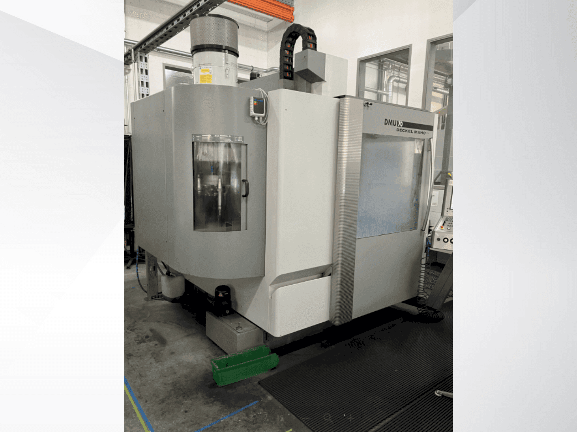 Vista frontale della macchina DMG DECKEL MAHO DMU 70