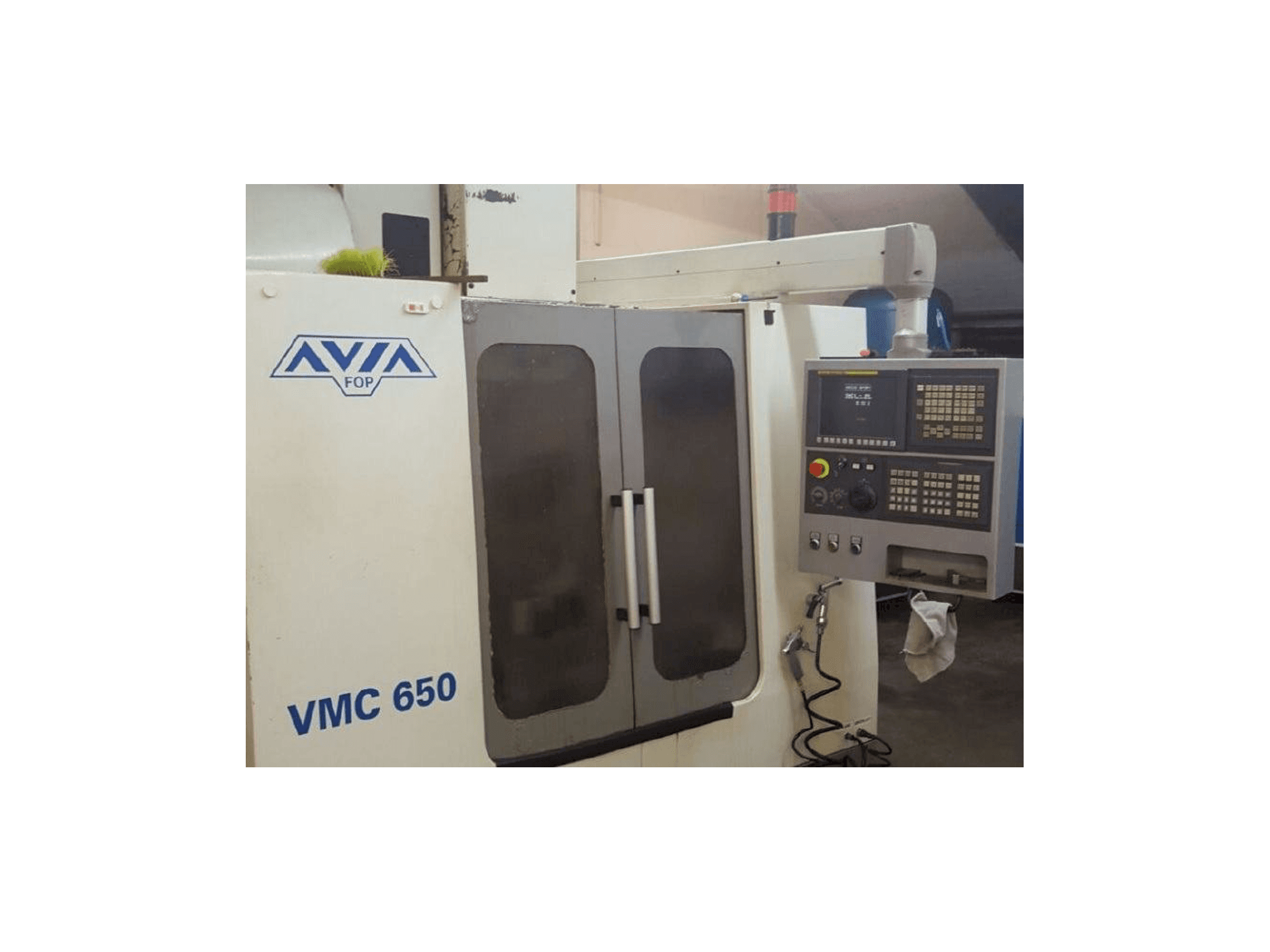 Vista frontale della macchina Avia VMC 650