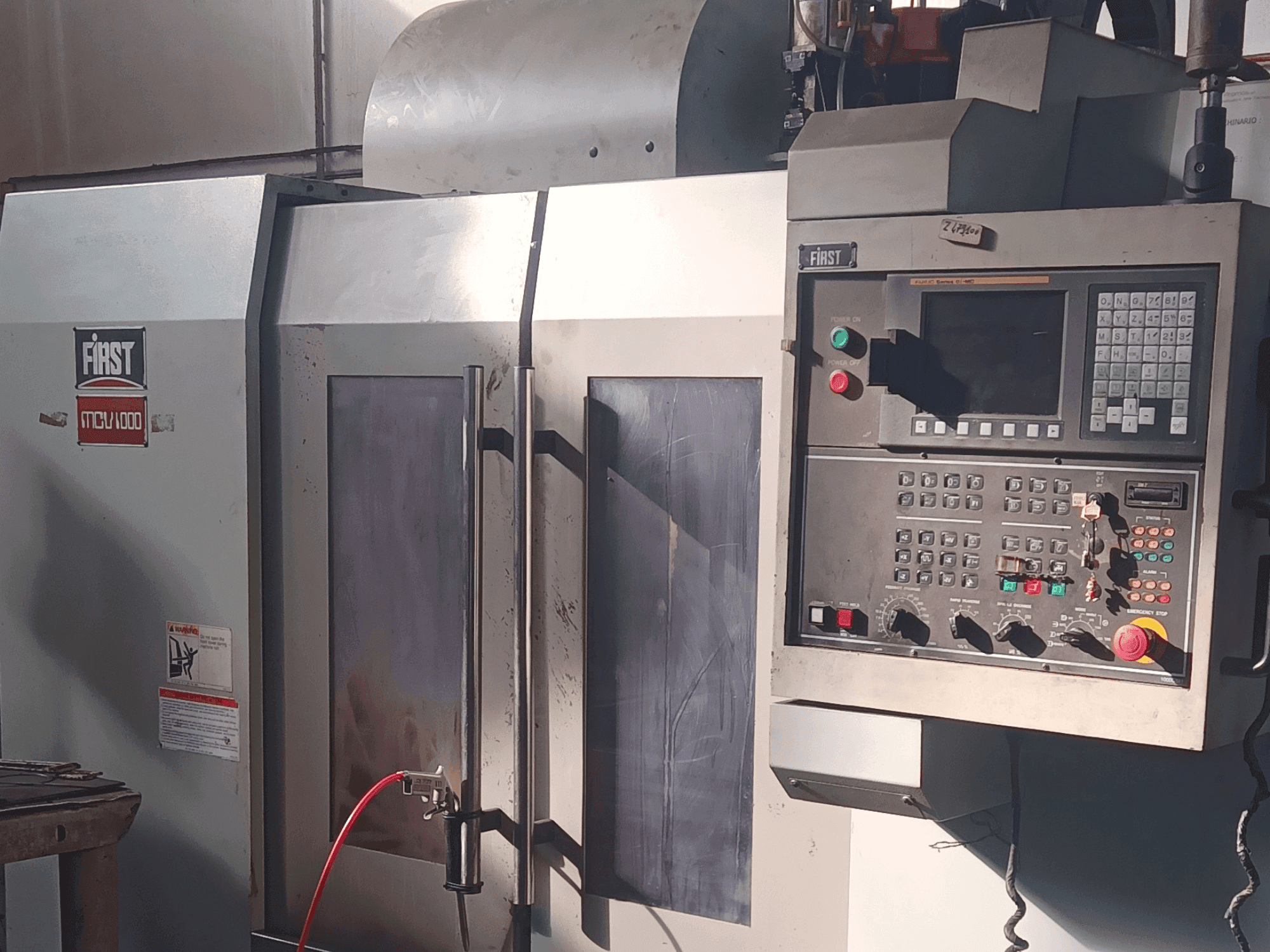 Vista frontale della macchina FIRST MCV-100