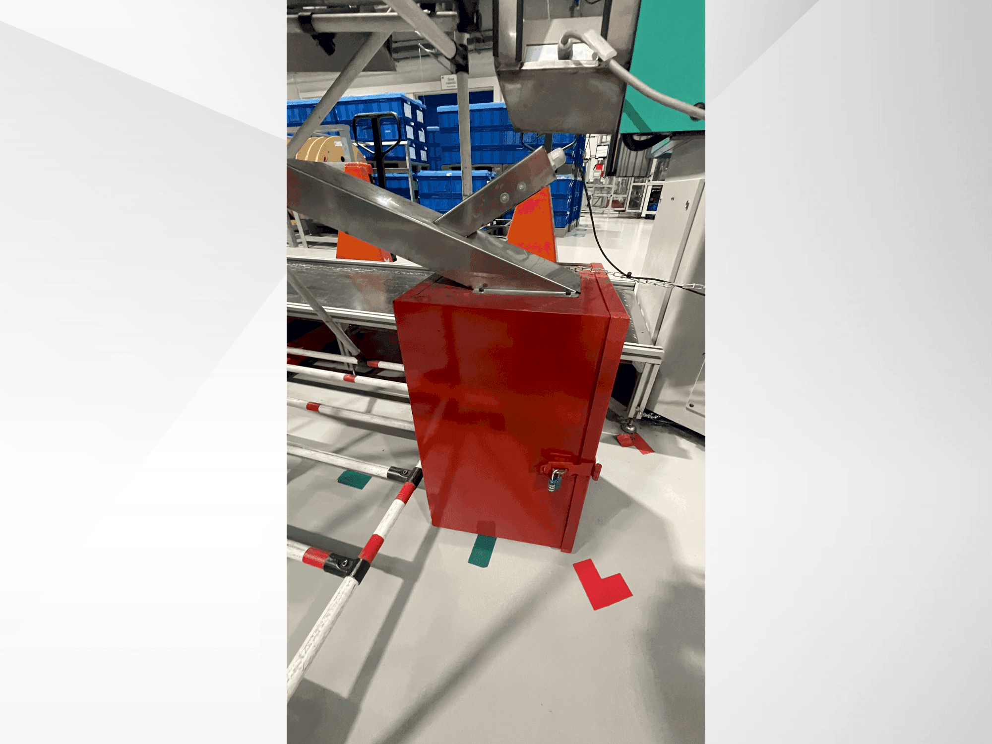 Vista frontale della macchina Arburg Allrounder 1500 T 2000-400