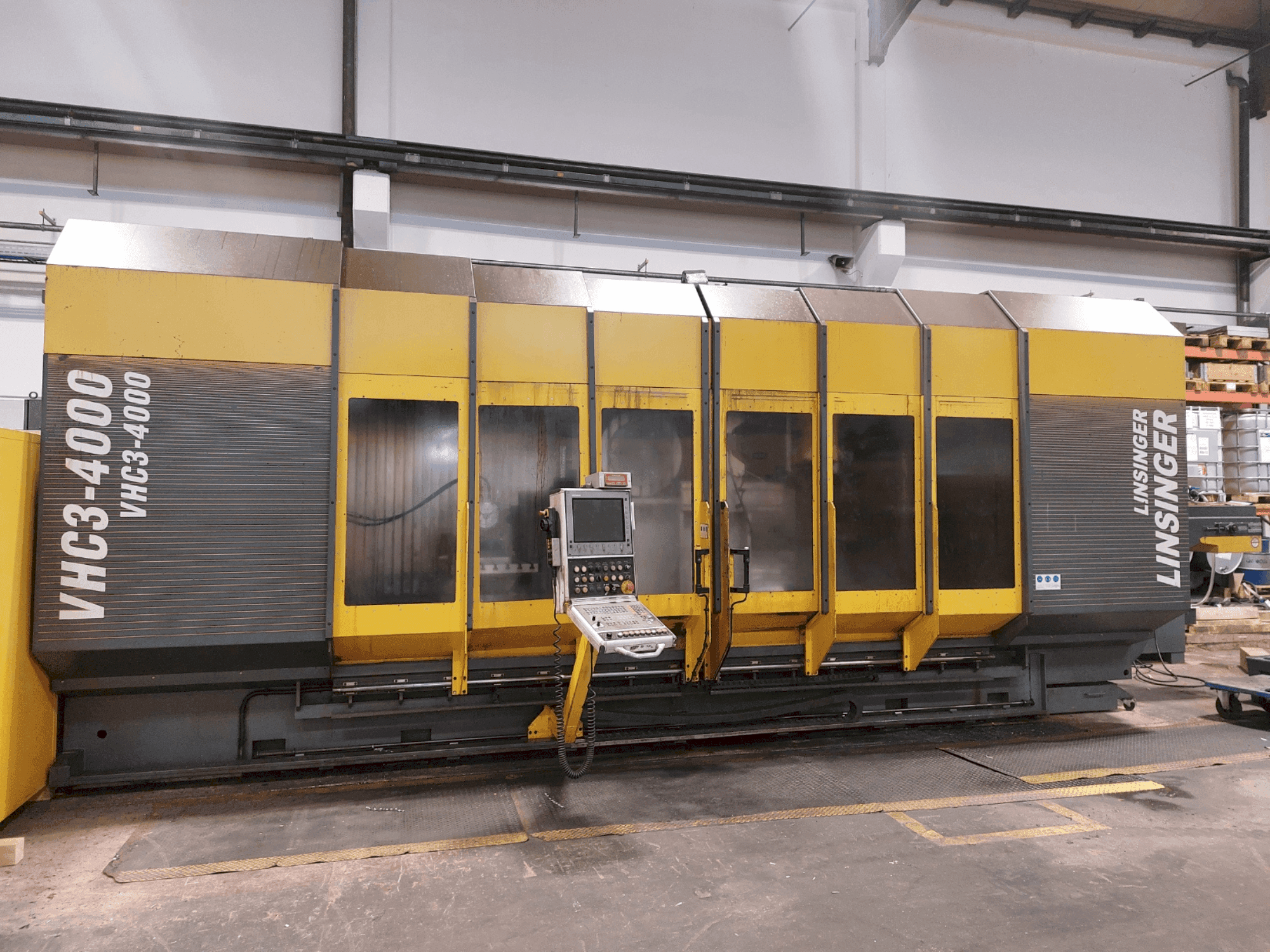 Vista frontale della macchina AXA VHC 3-4000 M/2E