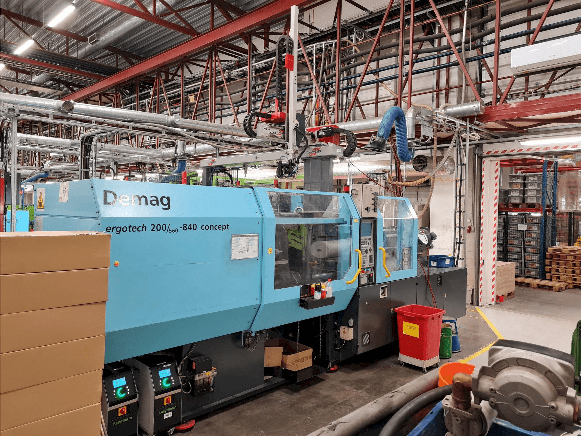 Vista frontale della macchina DEMAG Ergotech 200/560-840 concept