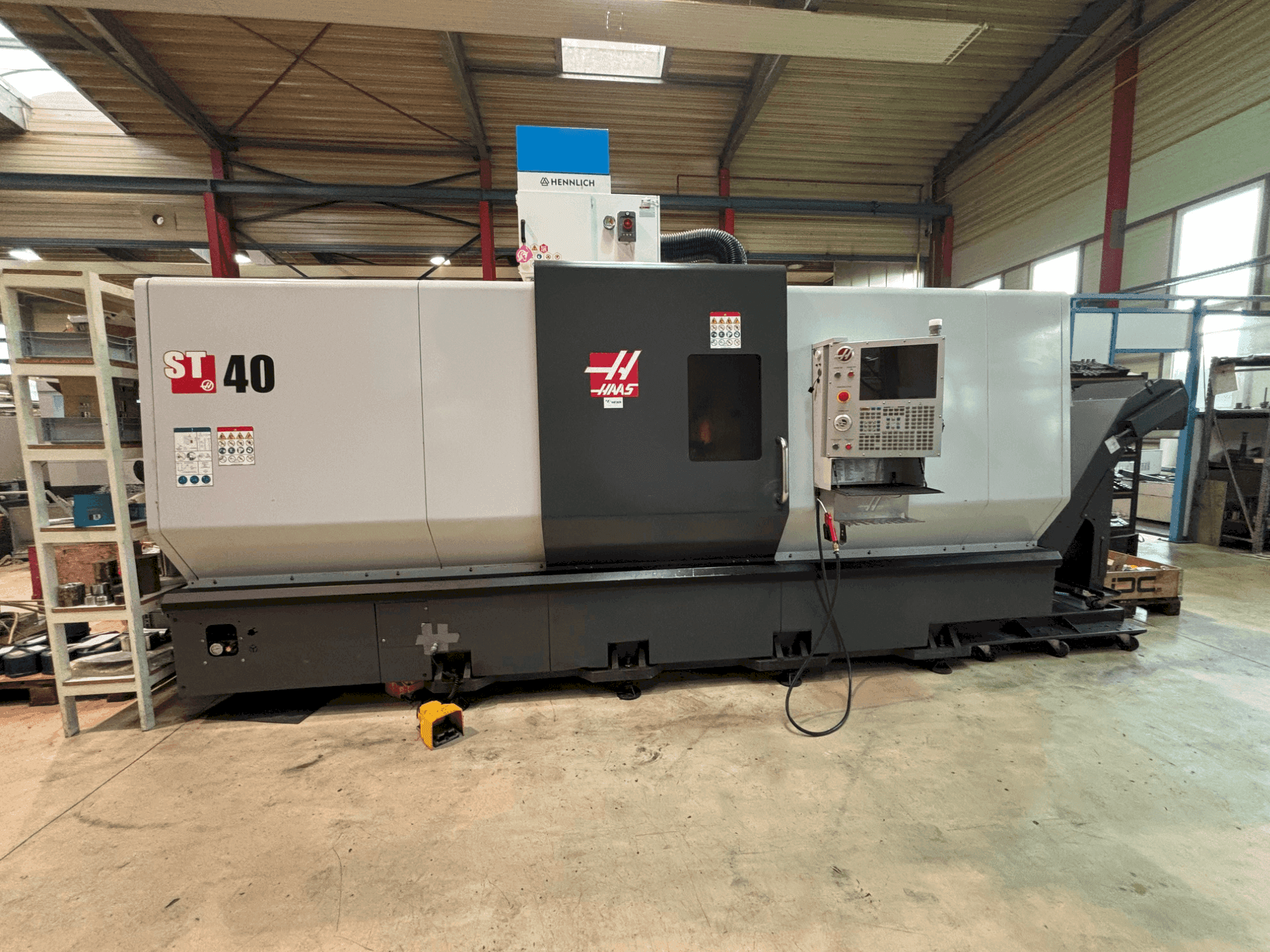 Vista frontale della macchina HAAS ST-40
