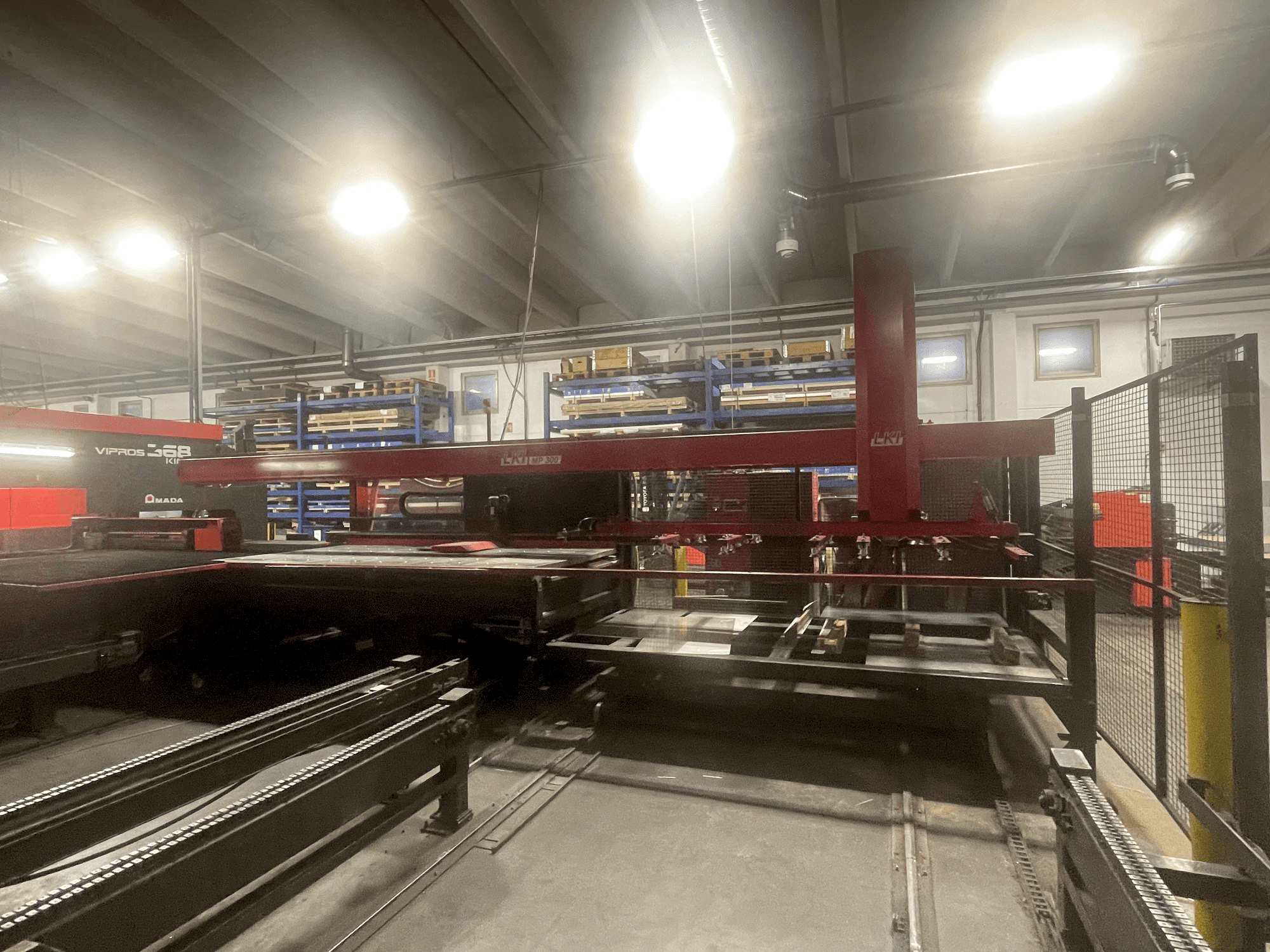 Vista frontale della macchina Fms LINE AMADA