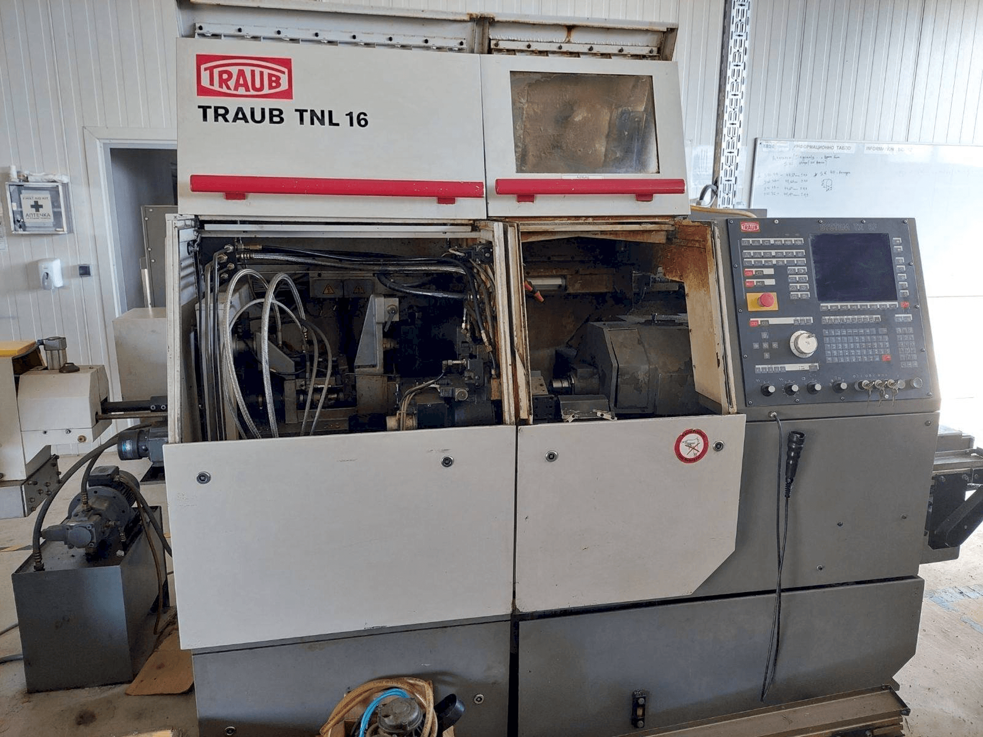 Vista frontale della macchina TRAUB TNL16G-TX8F