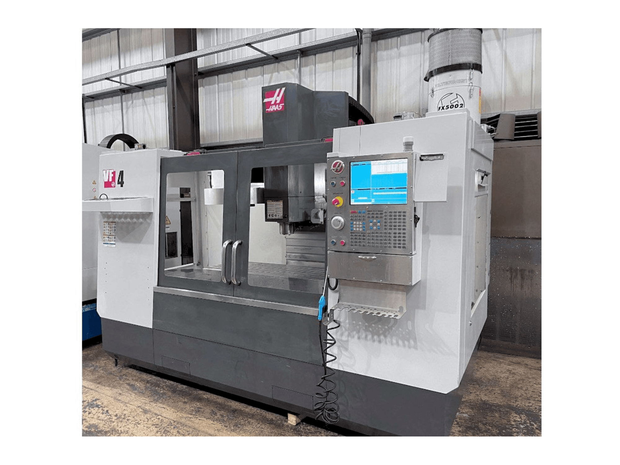 Vista frontale della macchina HAAS VF-4