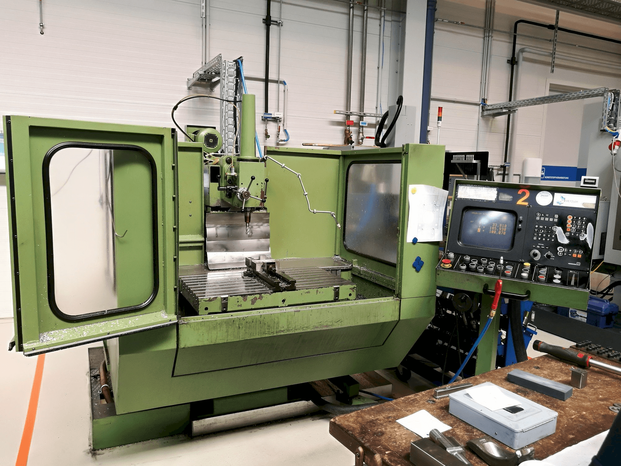 Vista frontale della macchina MIKRON WF 31