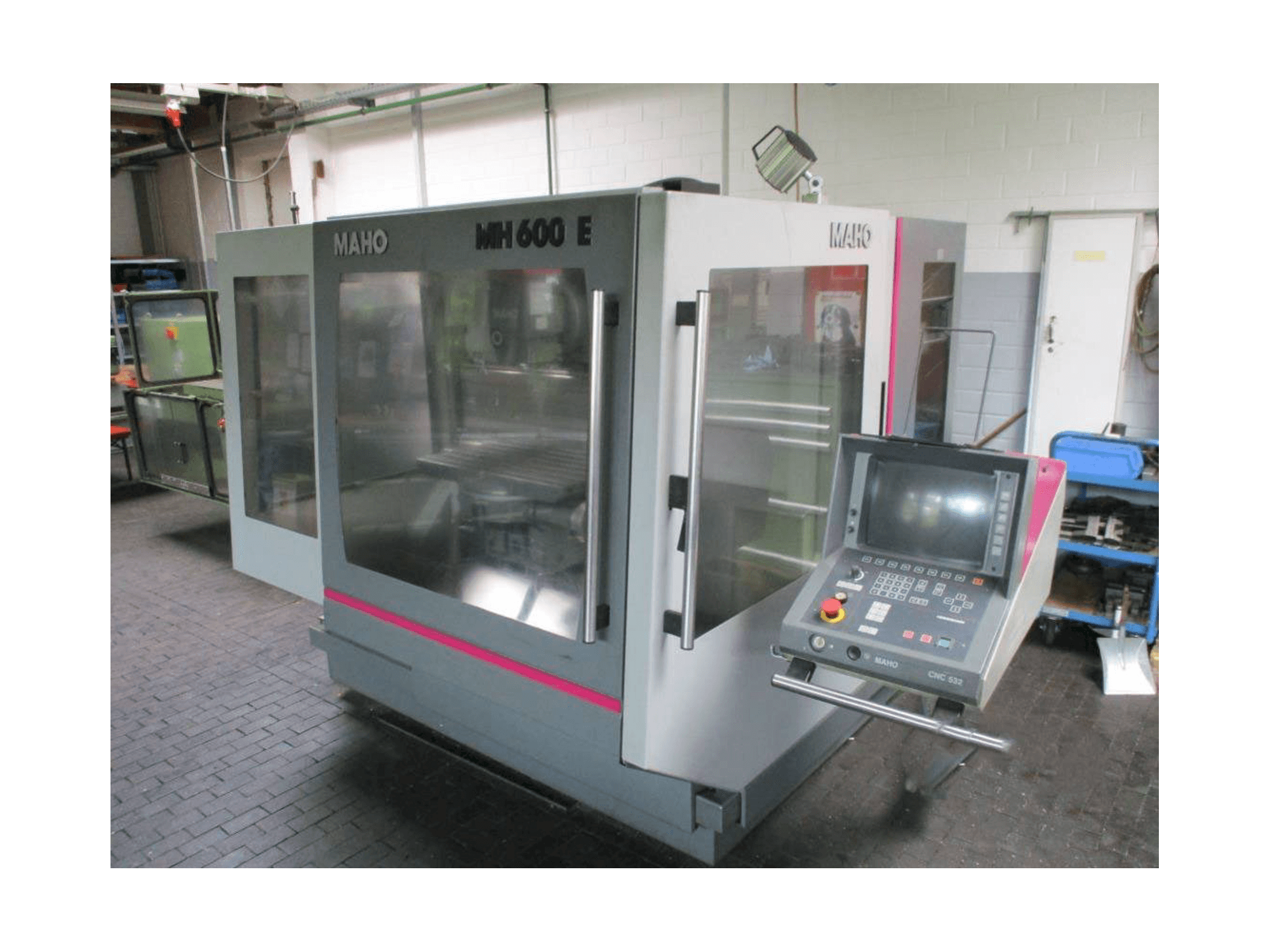 Vista frontale della macchina MAHO MAHO 600 E