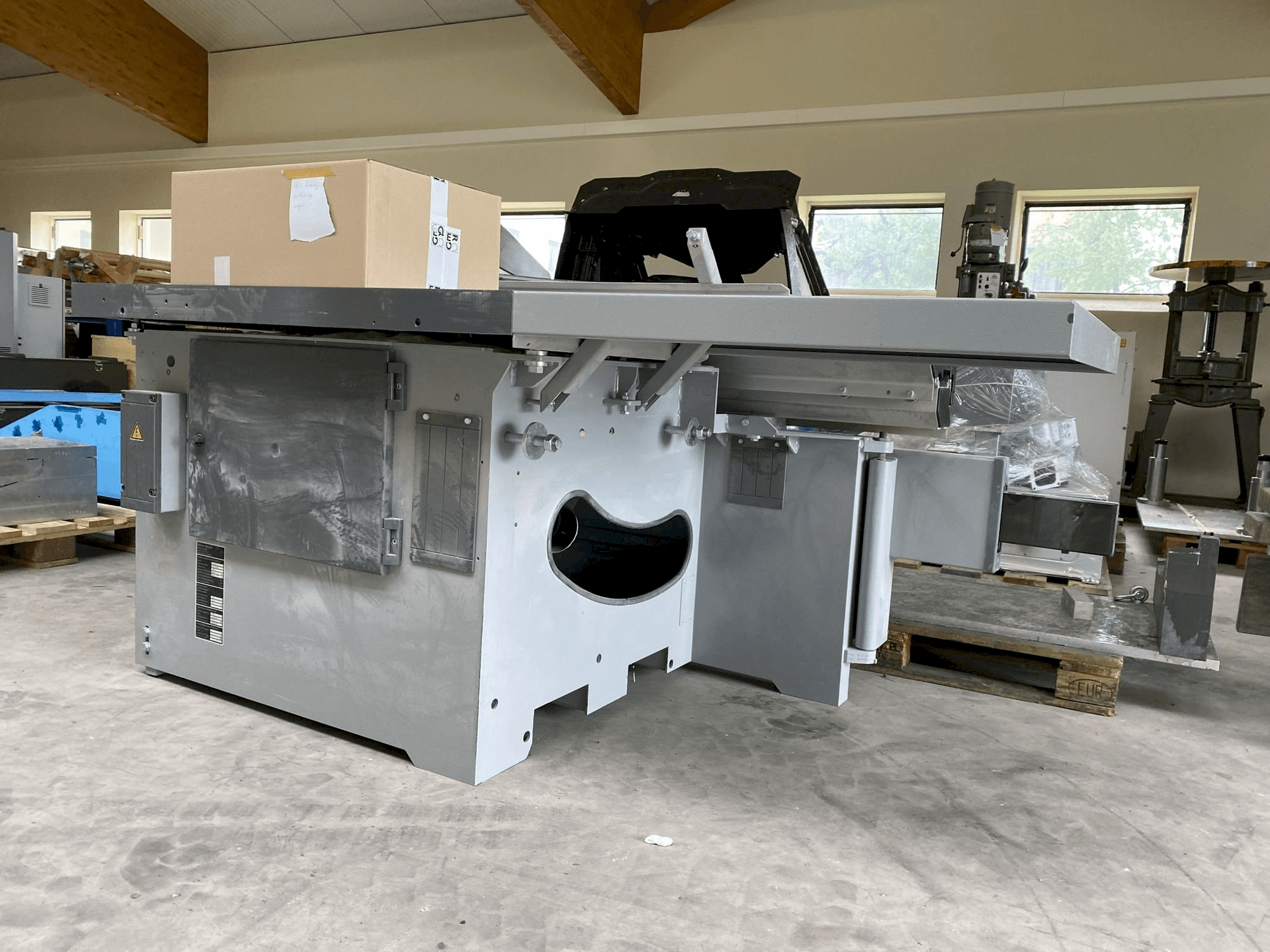 Vista frontale della macchina Altendorf F45