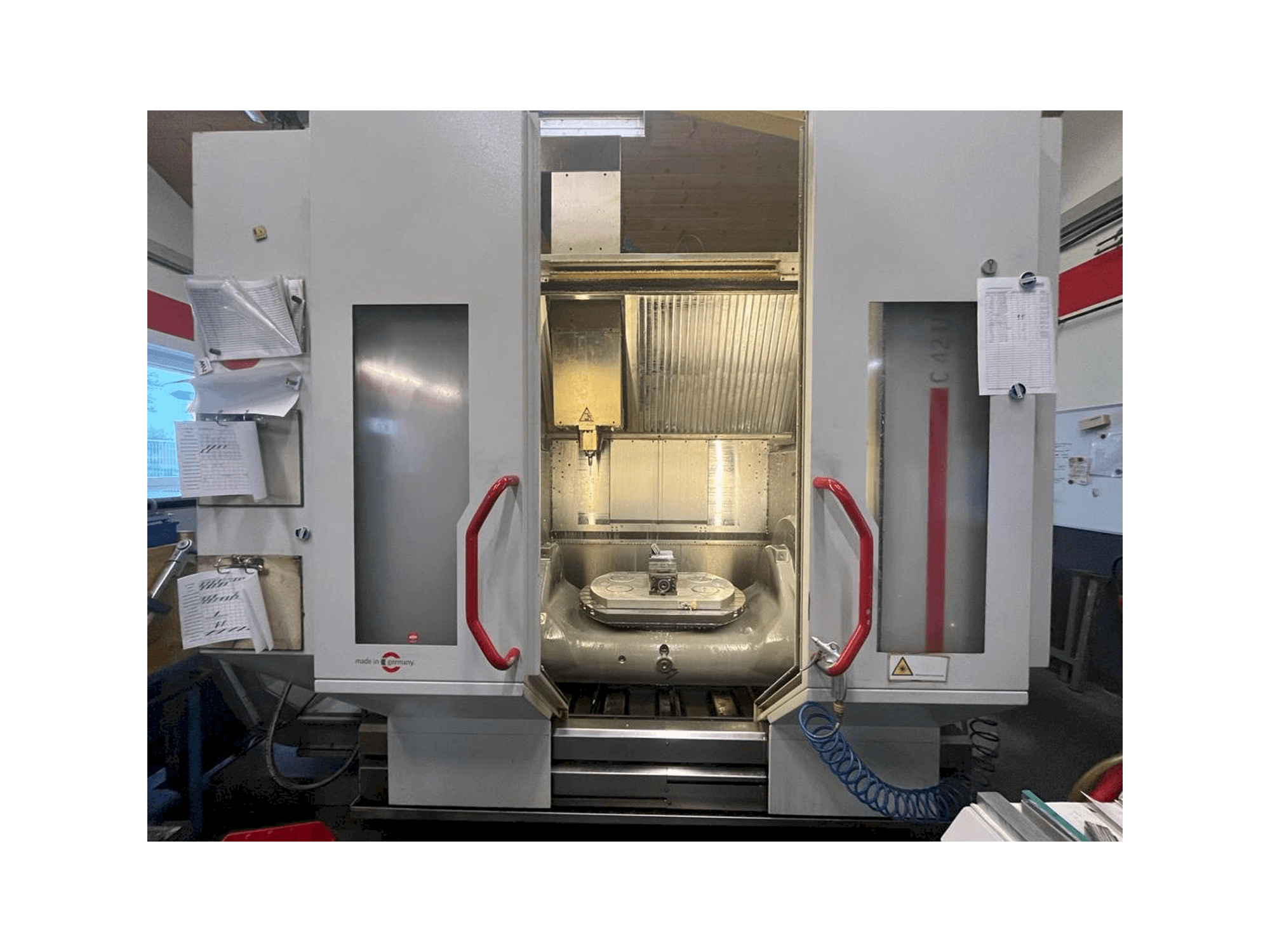 Vista frontale della macchina HERMLE C42 U