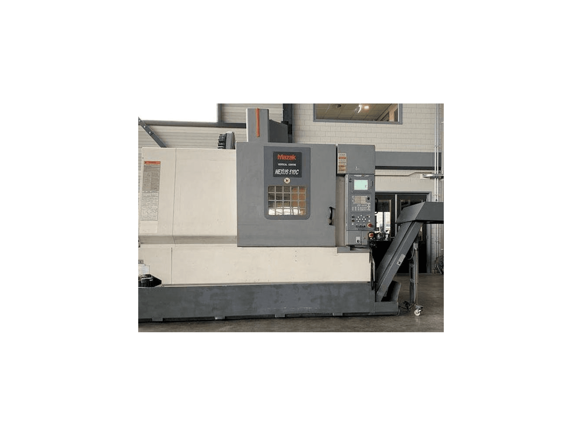 Vista frontale della macchina Mazak NEXUS 510C
