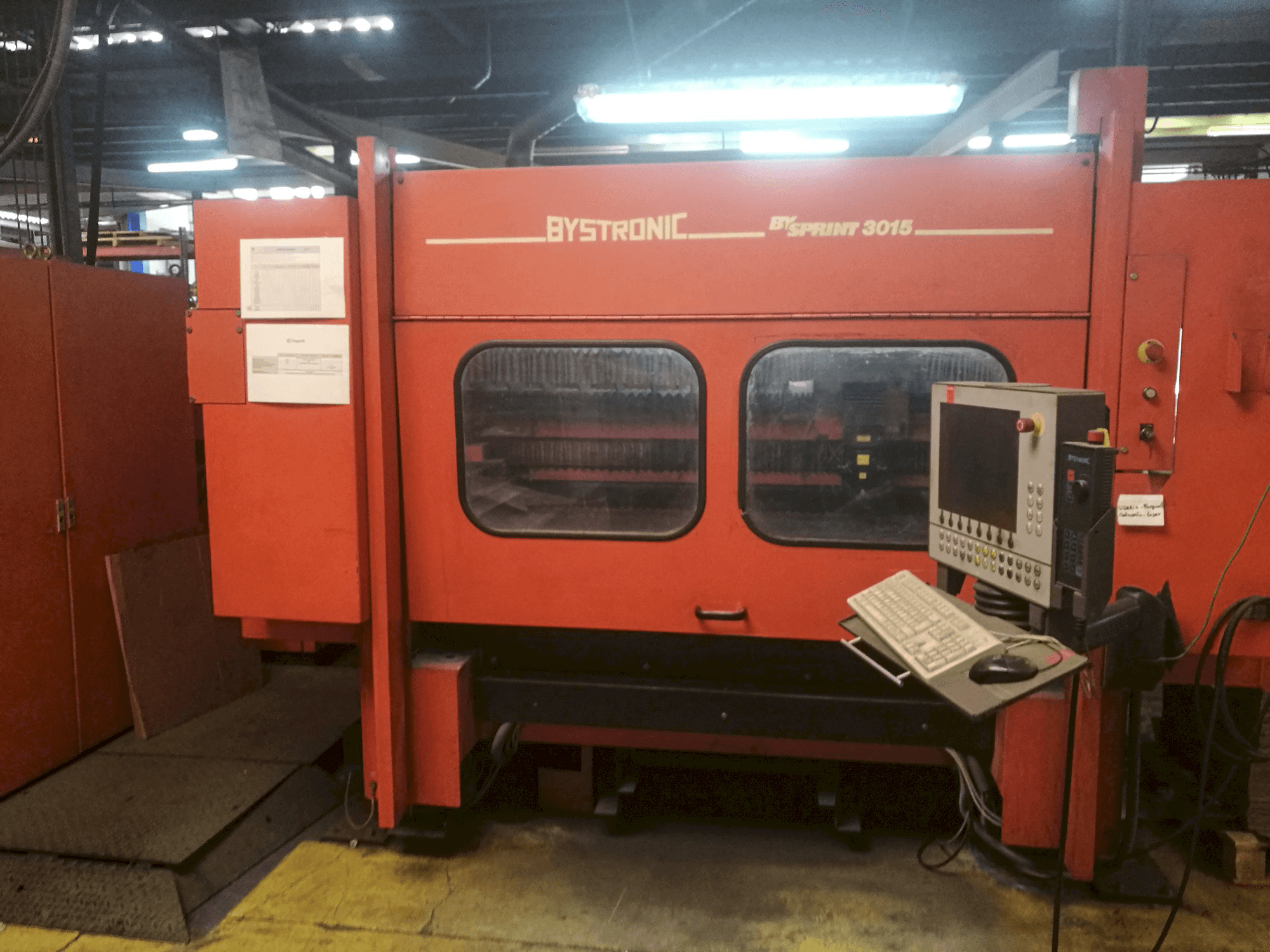 Vista frontale della macchina Bystronic BySprint 3015