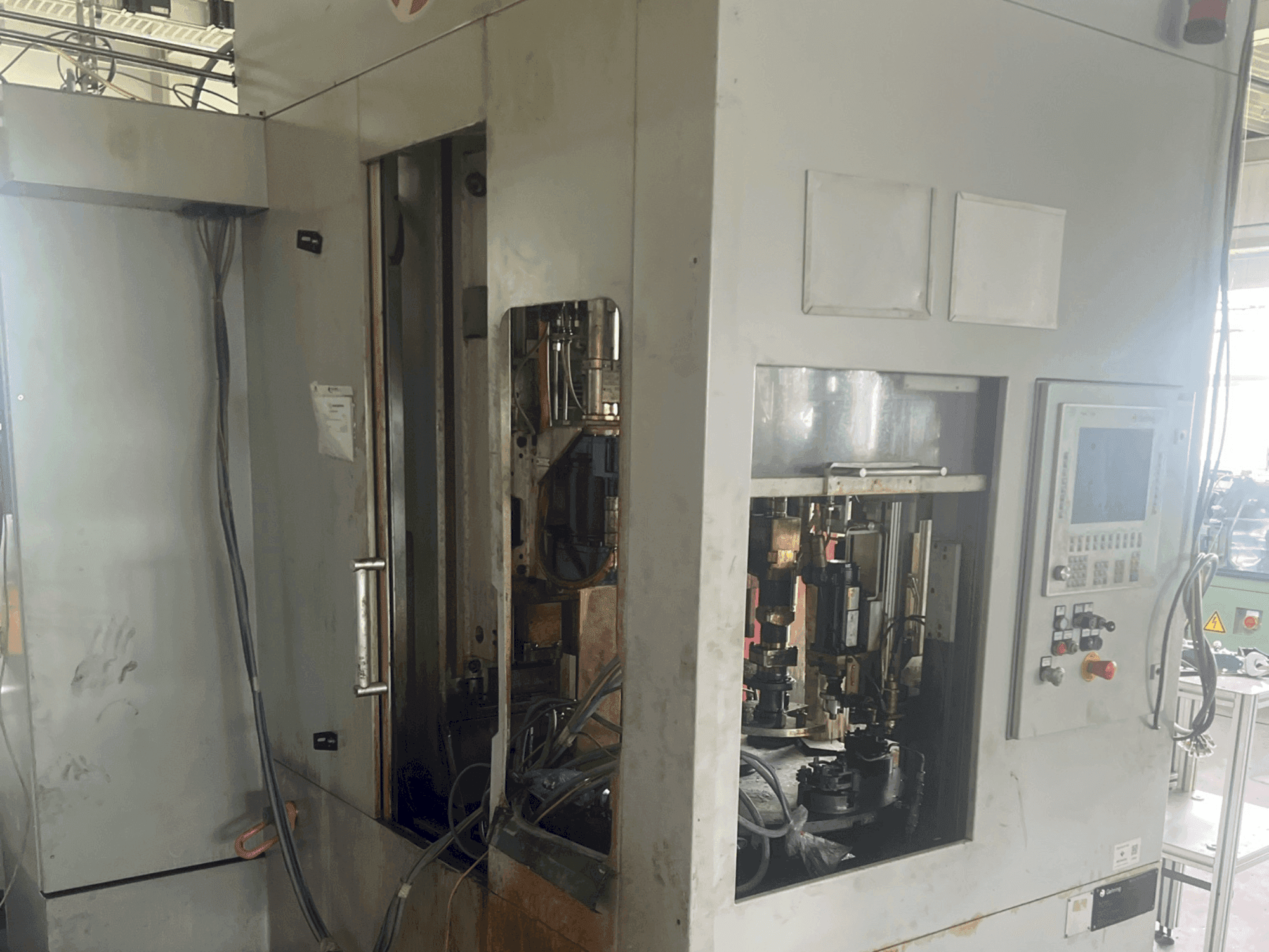 Vista lato destro della macchina GEHRING L2-630 (2013)