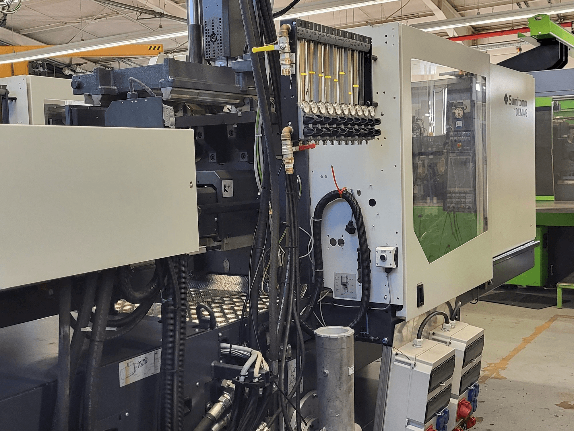Vista laterale sinistra della macchina Sumitomo SHI DEMAG Systec Multi 120/470-200h/80V