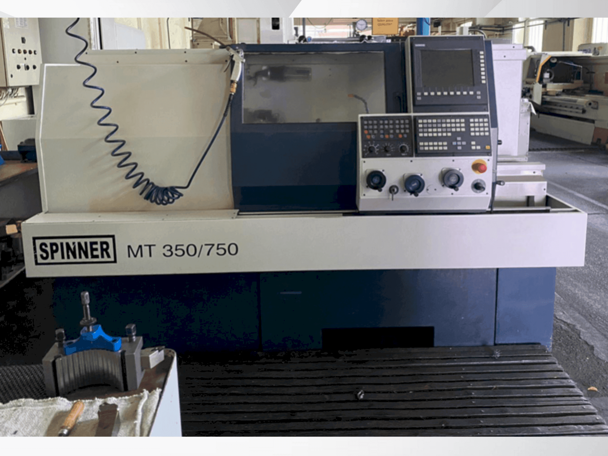 Vista frontale della macchina SPINNER MT 350/750