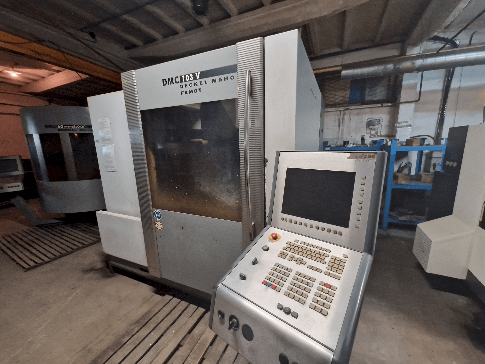 Vista frontale della macchina DMG DMC 103V