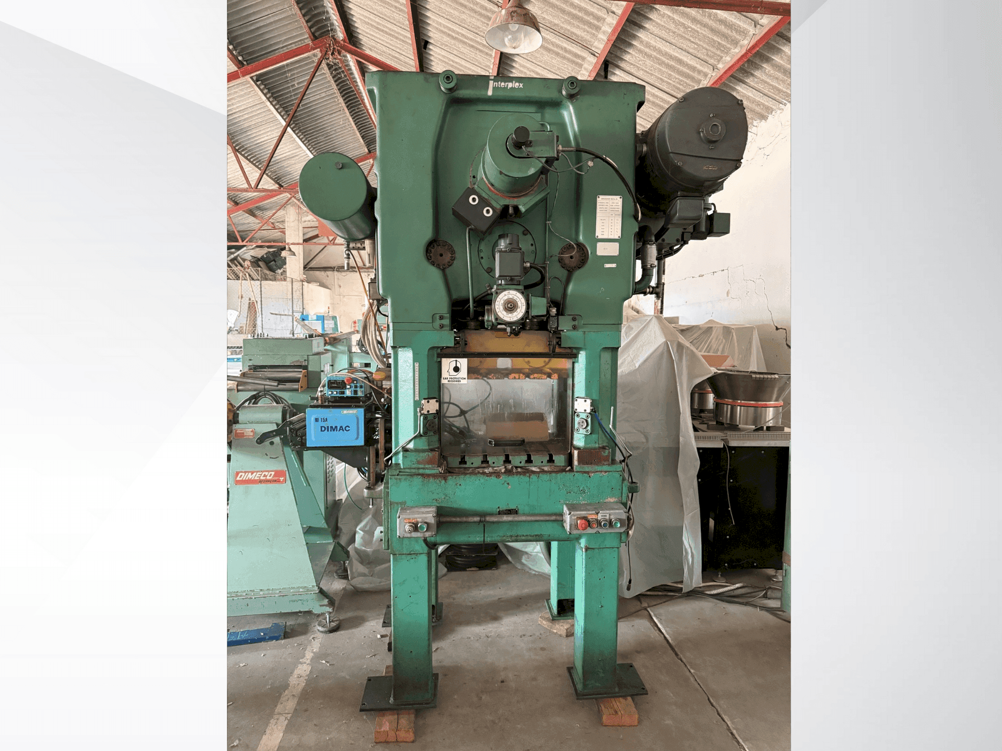 Vista frontale della macchina BRUDERER BSTA 25