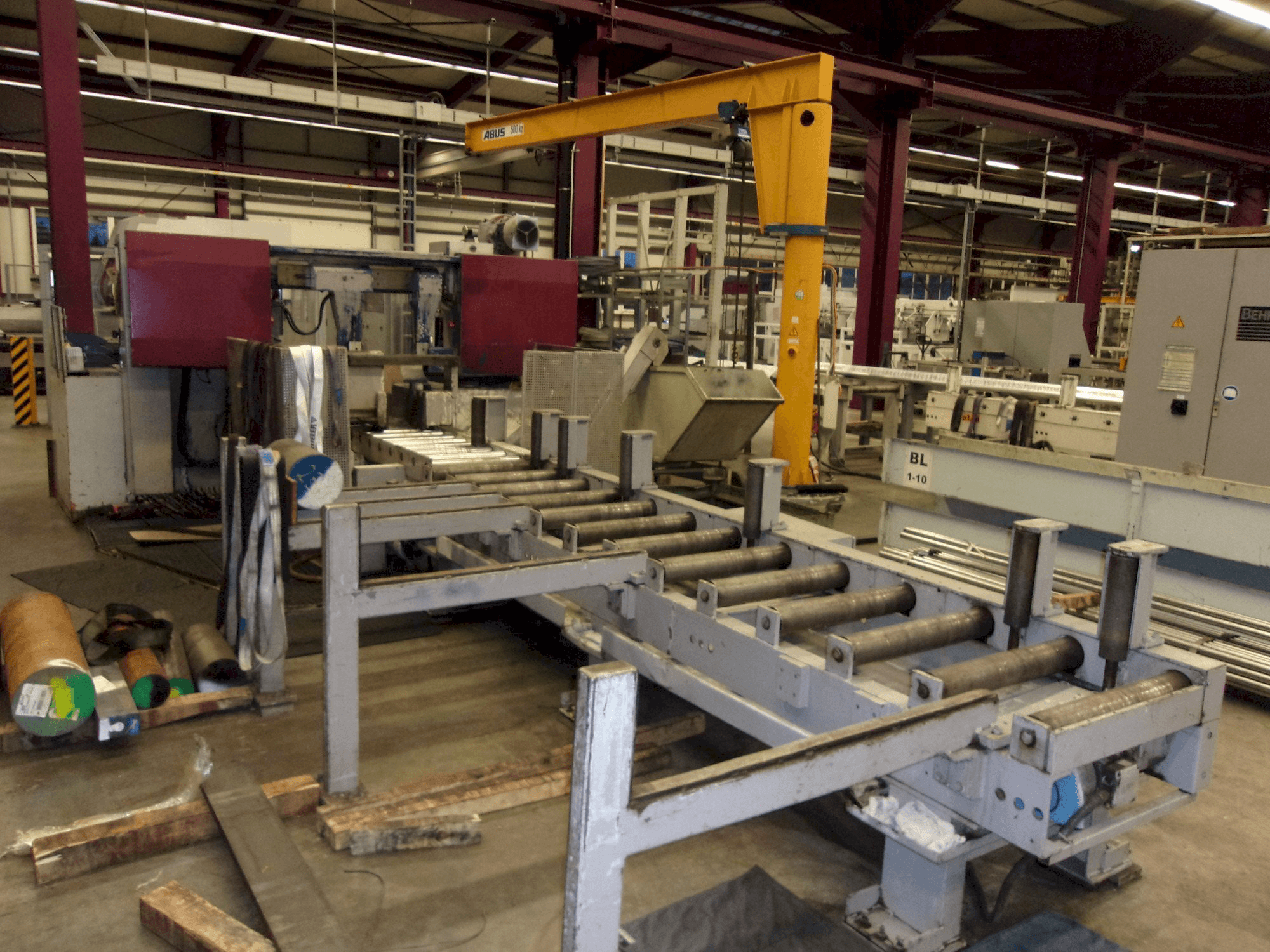 Vista frontale della macchina KASTO HBA420 AU