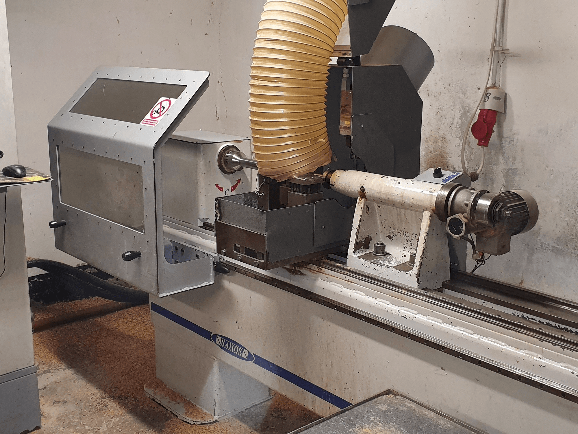 Vista frontale della macchina Sahos GALAXY SH1800 CNC