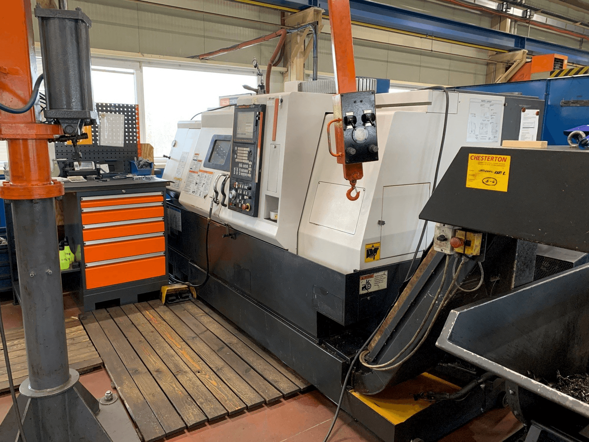 Vista frontale della macchina Mazak QTN - 250