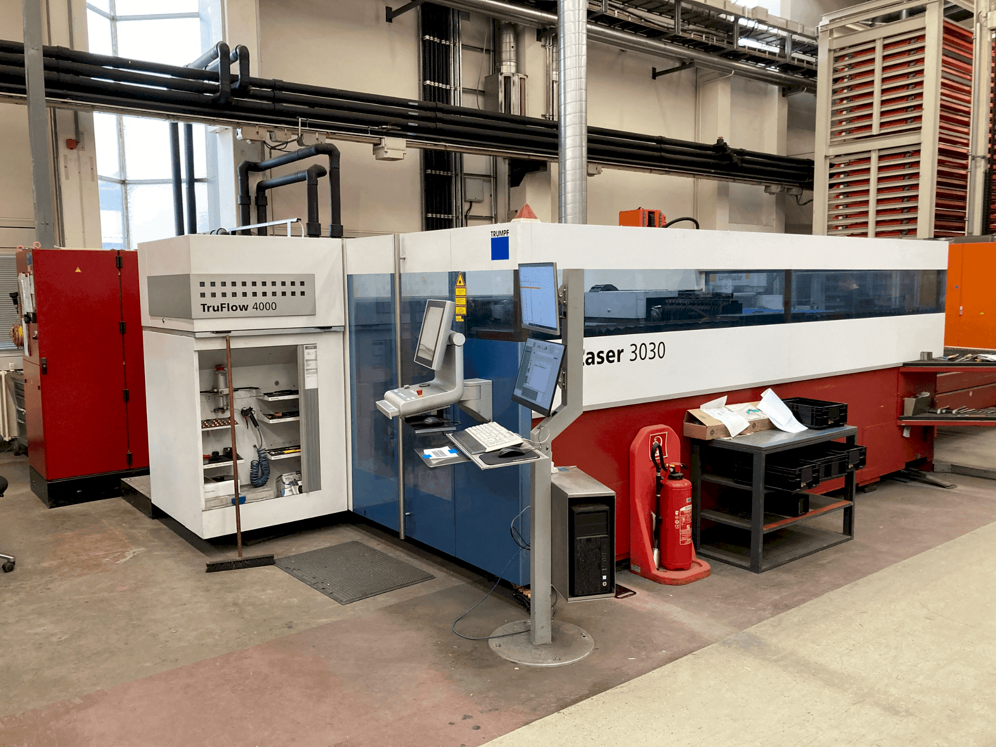 Vista frontale della macchina TRUMPF TruLaser 3030