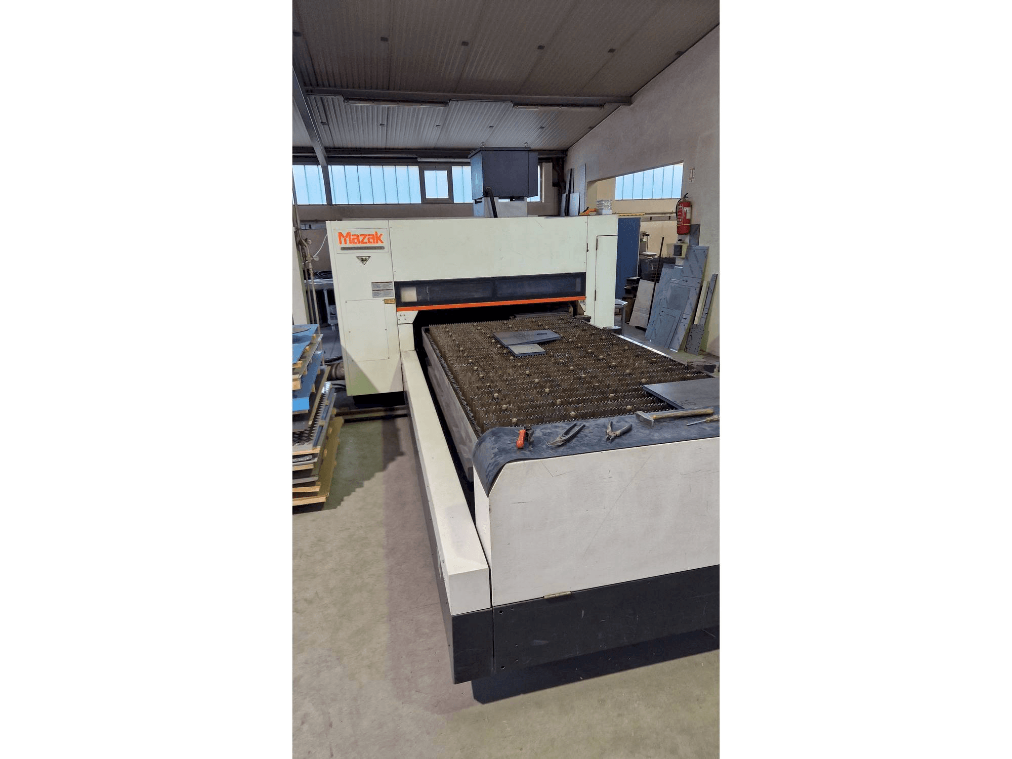 Vista frontale della macchina Mazak Super Turbo-X510 Mk III G