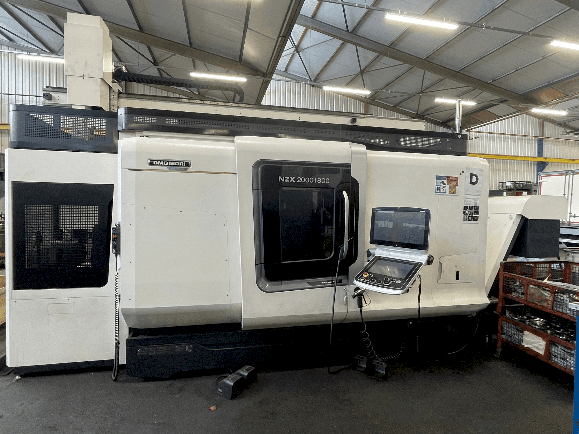 Vista frontale della macchina DMG MORI NZX 2000/800