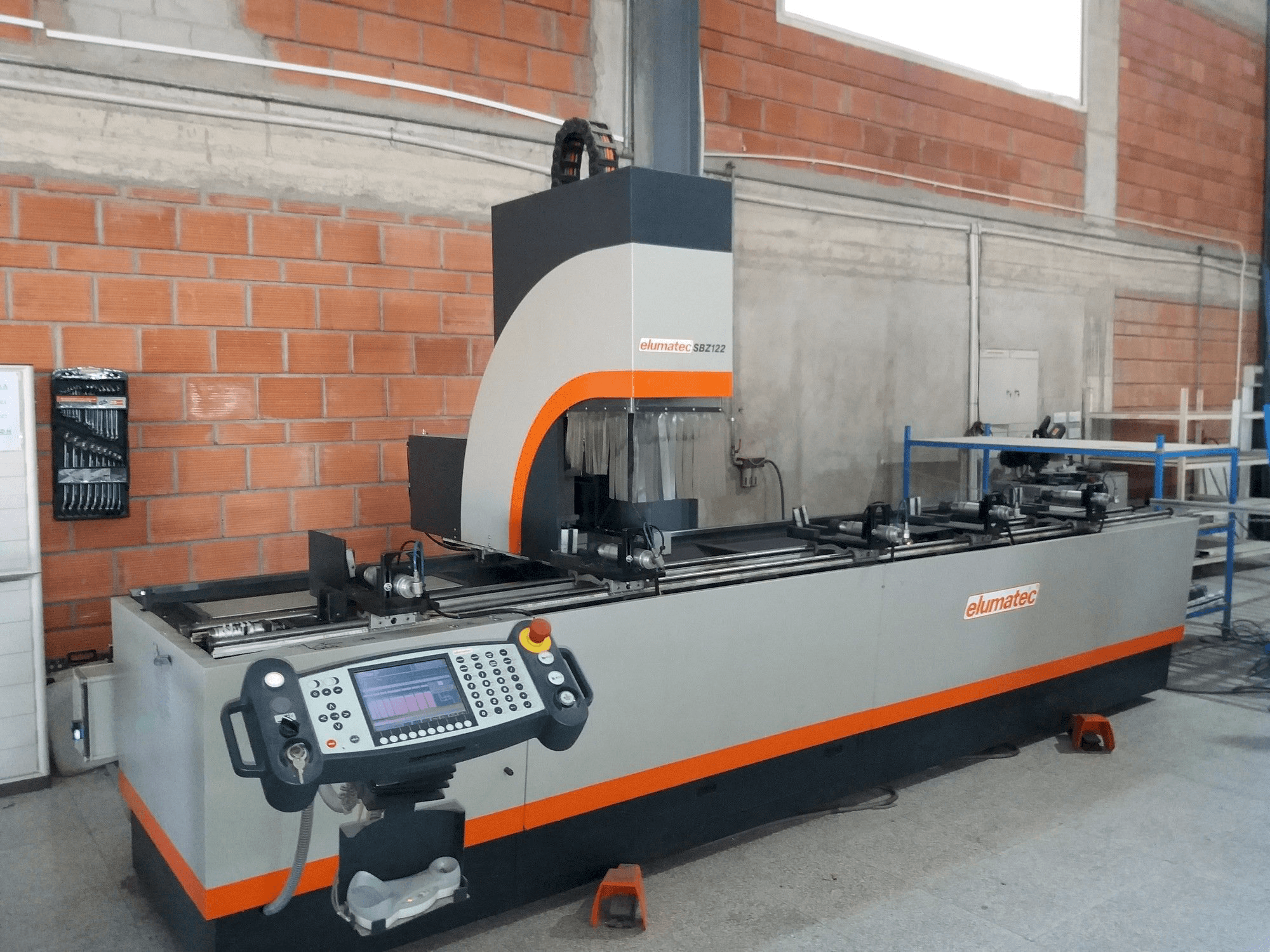 Vista frontale della macchina Elumatec Sbz 122