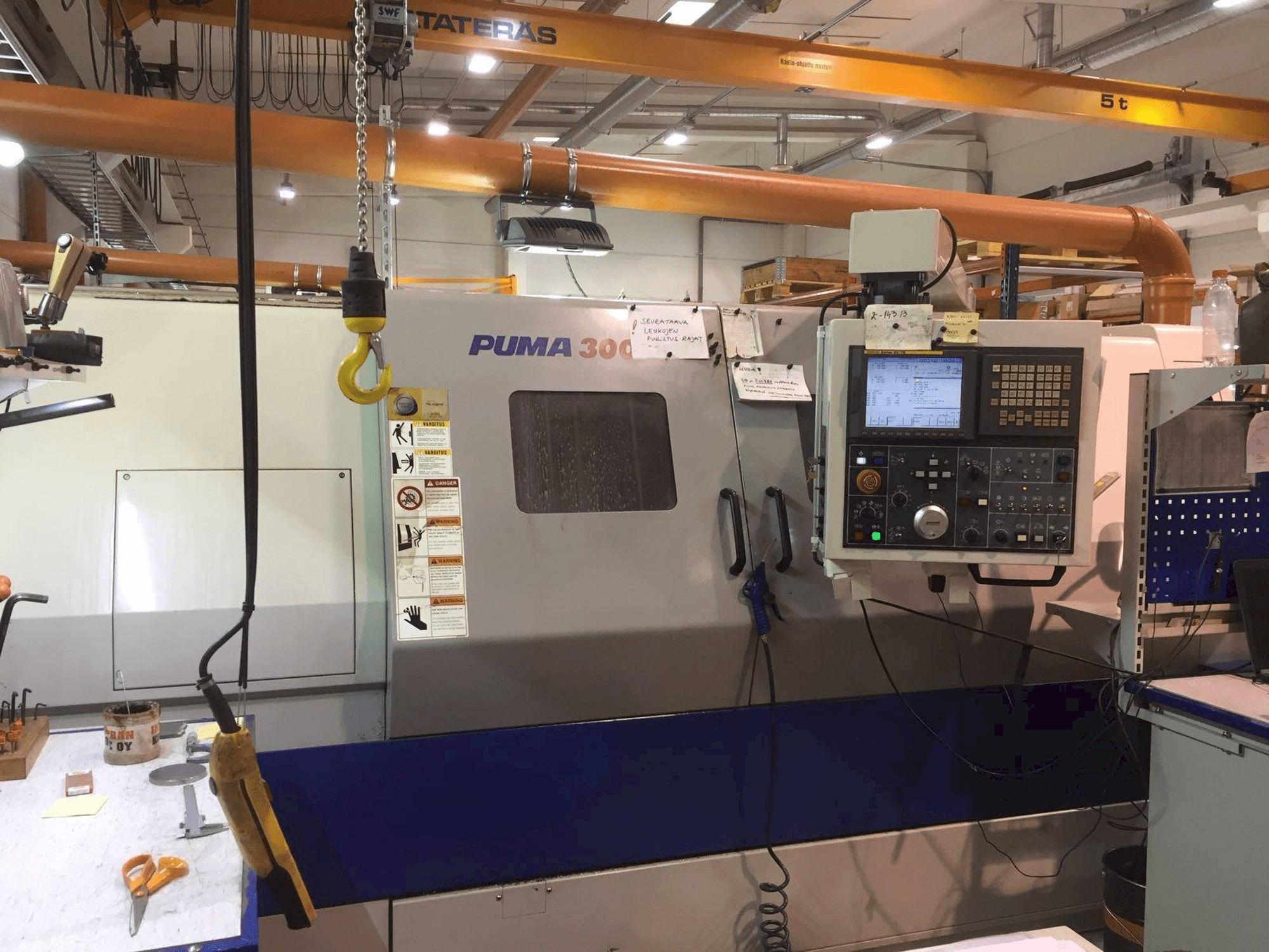 Vista frontale della macchina Doosan Puma 300LC
